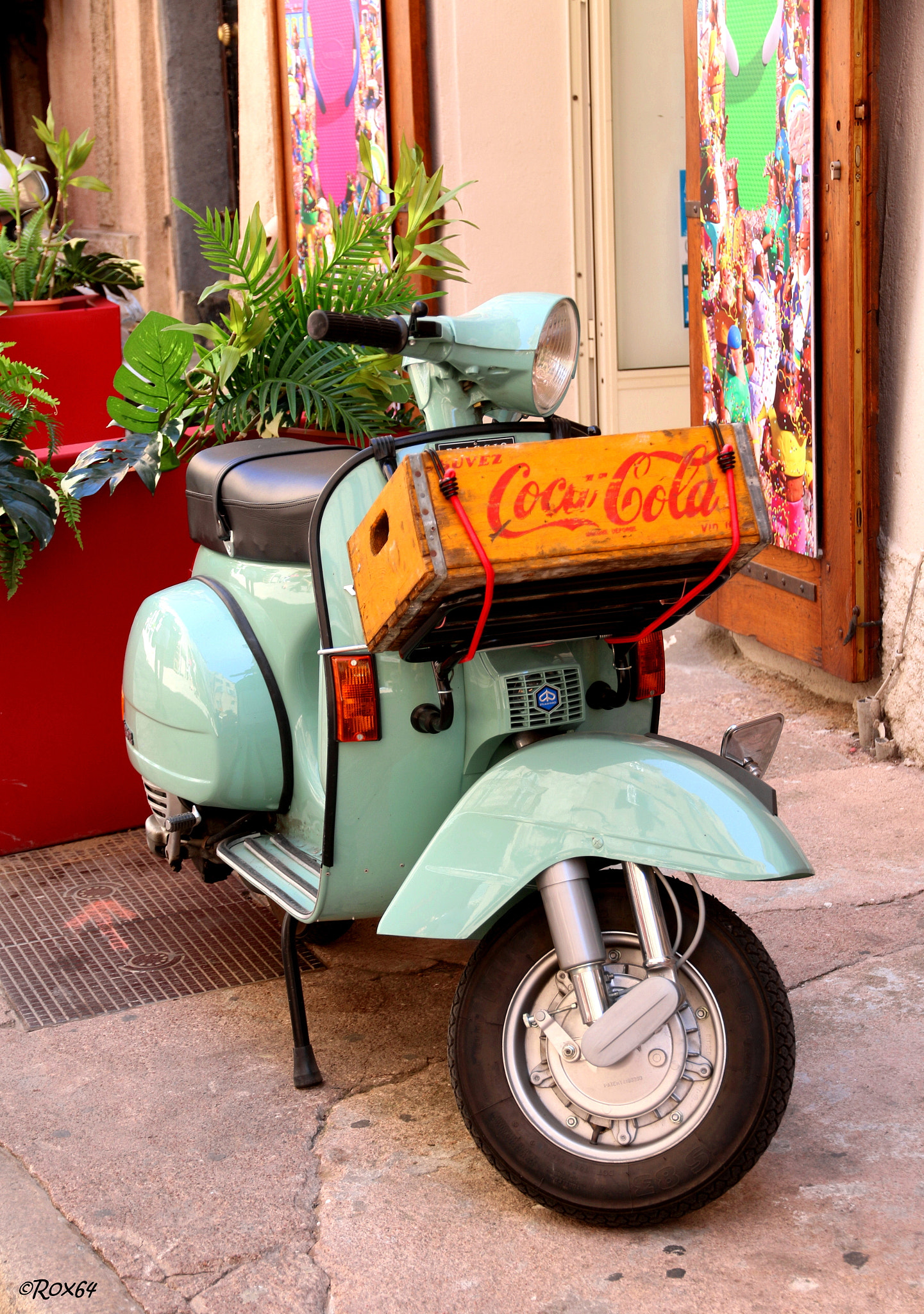 Canon EOS 70D + Canon EF-S 15-85mm F3.5-5.6 IS USM sample photo. Vespa photography