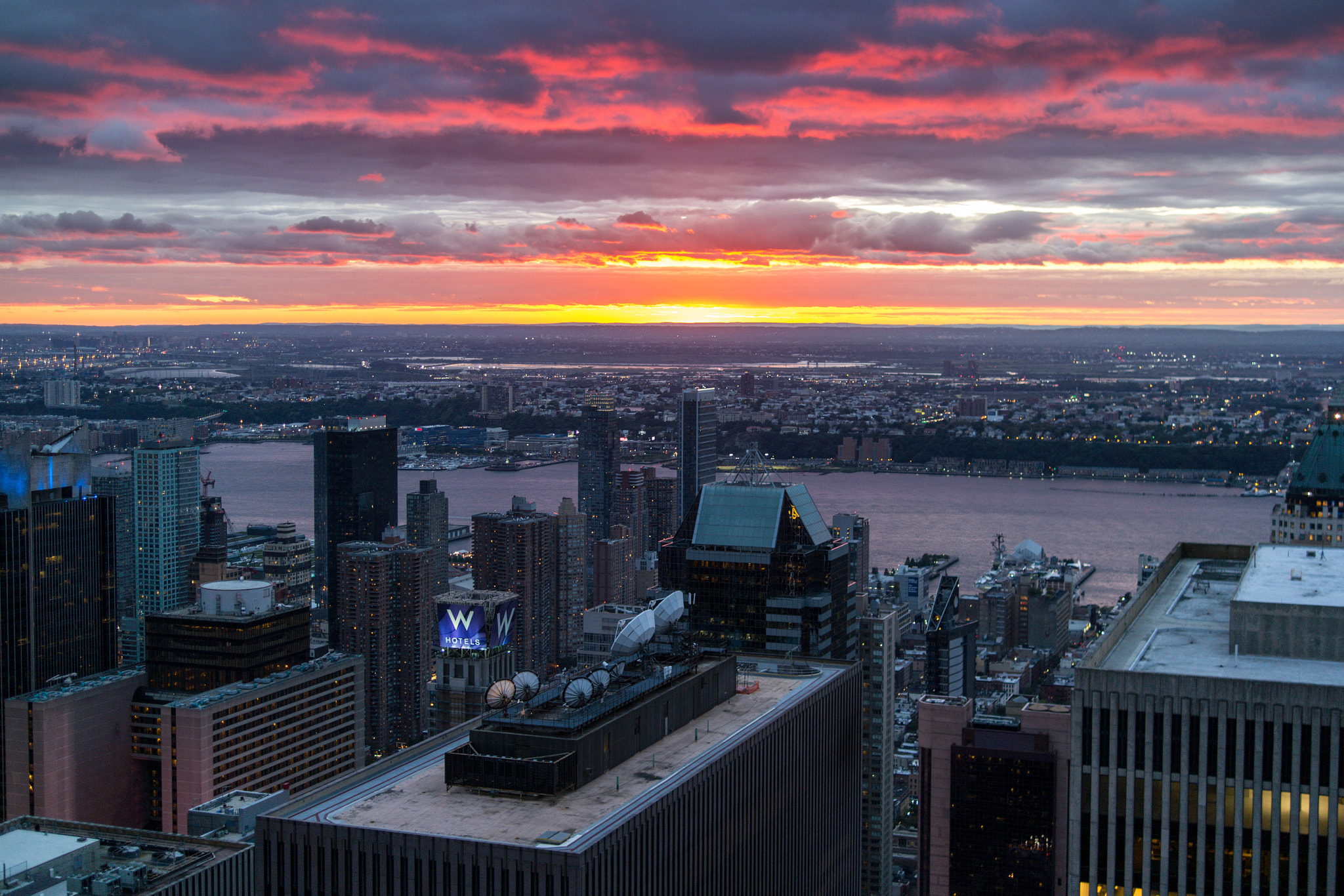 Samsung NX300 + Samsung NX 30mm F2 Pancake sample photo. Sunset from the rock photography
