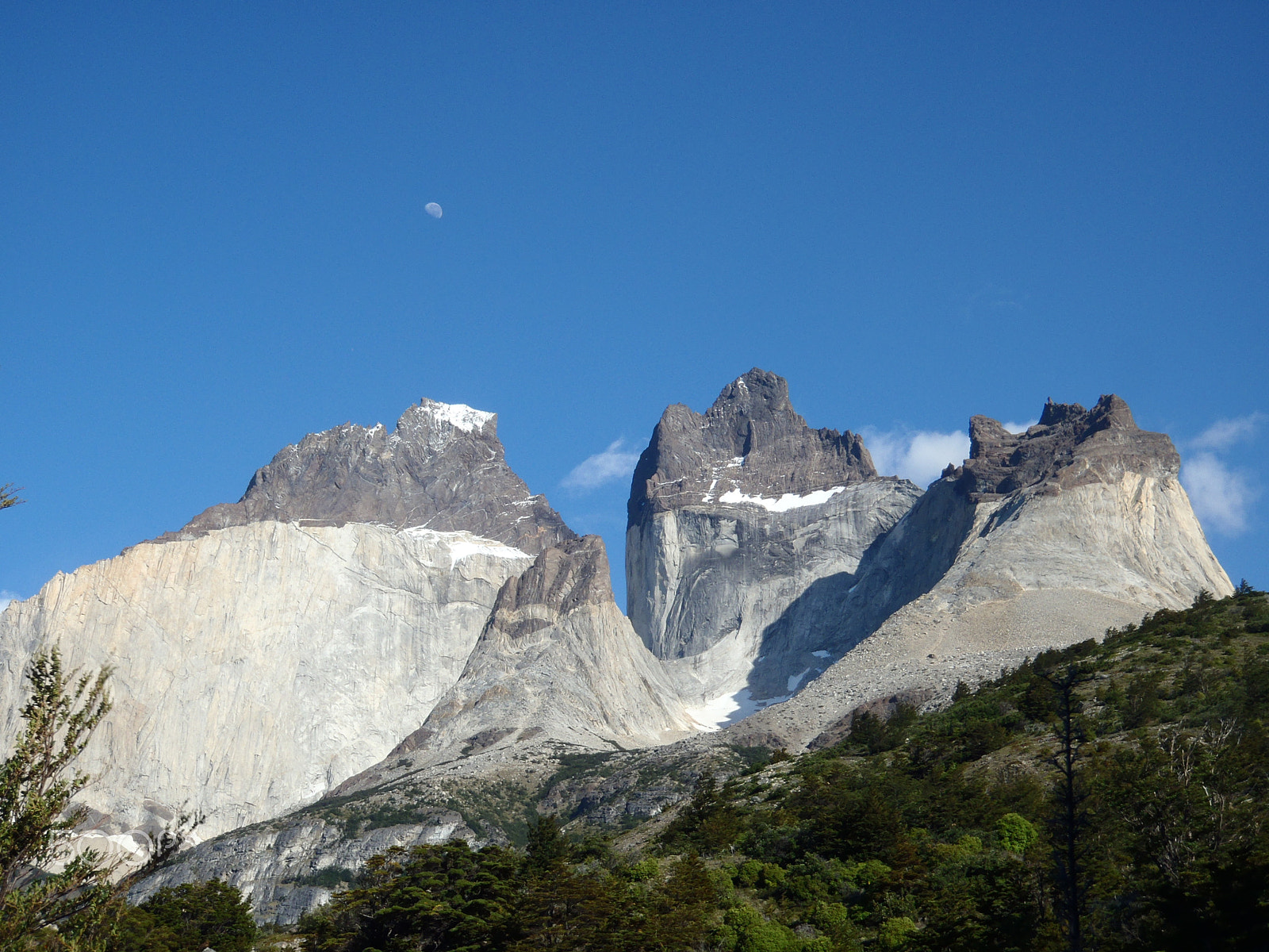 Olympus uTough-3000 sample photo. Cuernos and moon,torres del paine photography