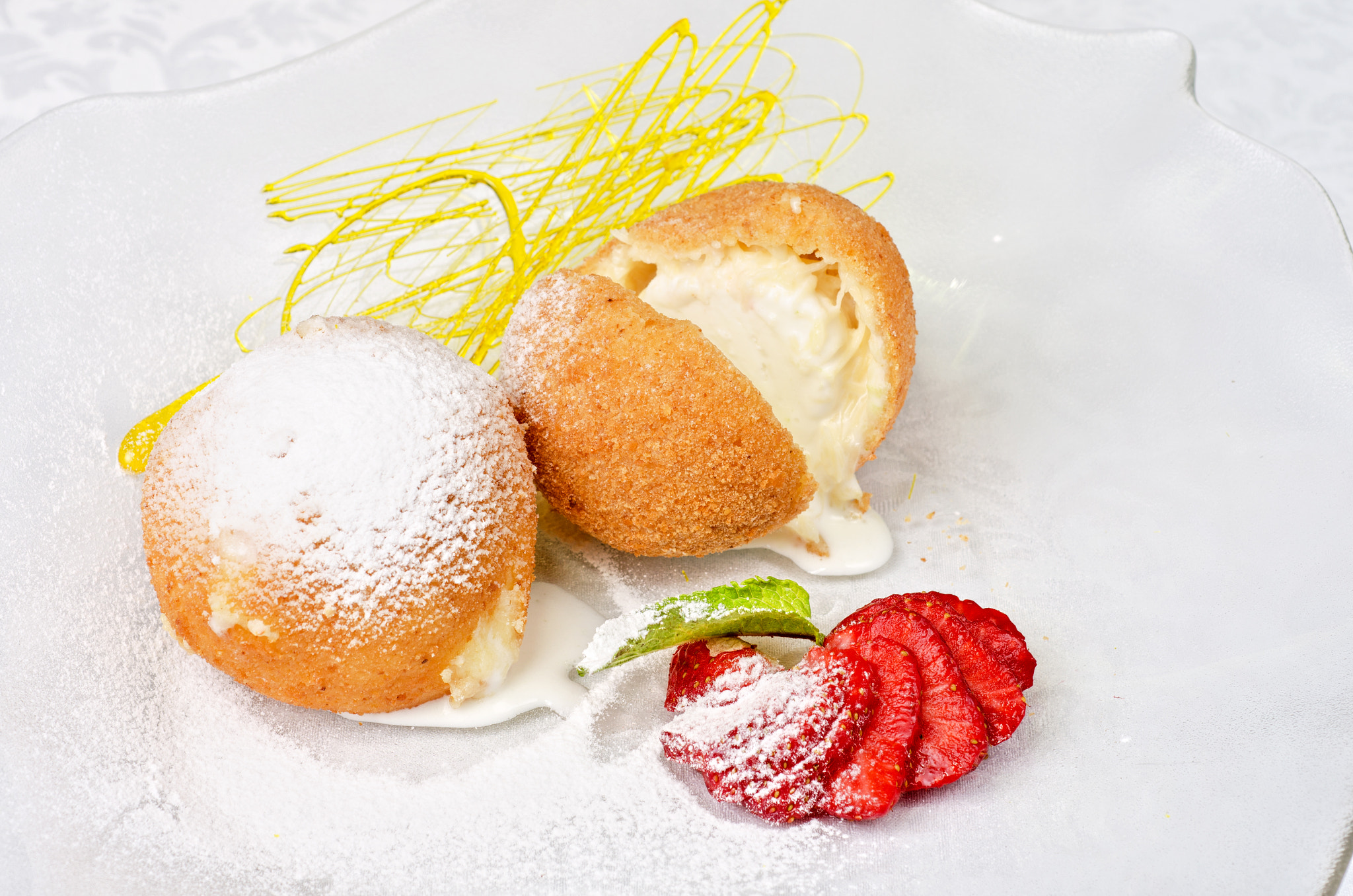 Nikon D7000 + Nikon AF Micro-Nikkor 60mm F2.8D sample photo. Dessert of ice-cream at biscuit photography