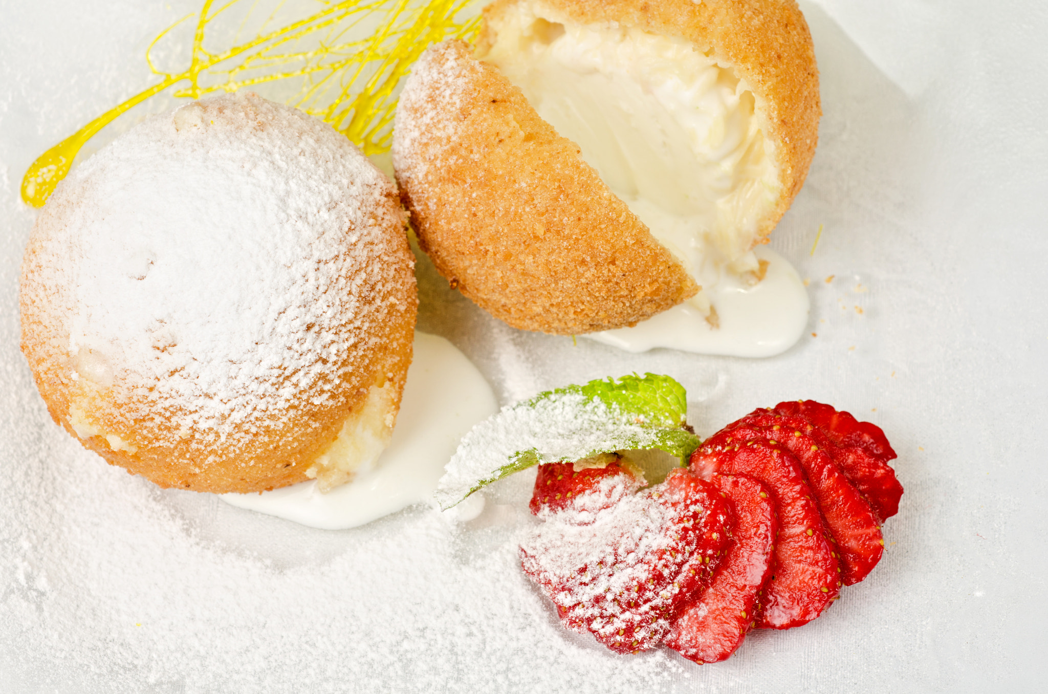 Nikon D7000 + Nikon AF Micro-Nikkor 60mm F2.8D sample photo. Dessert of ice-cream at biscuit photography
