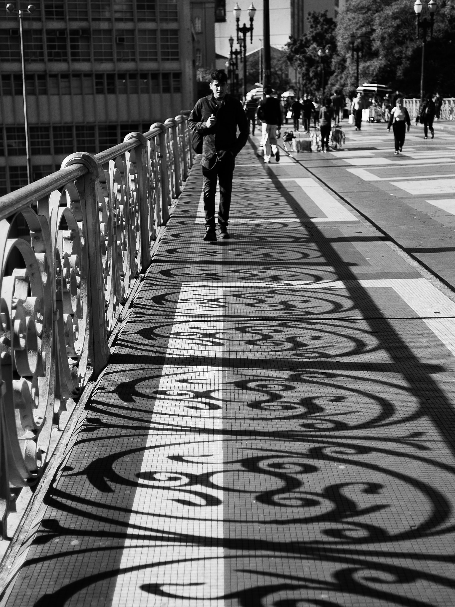 Fujifilm X-E1 + ZEISS Touit 32mm F1.8 sample photo. Crosswalk photography