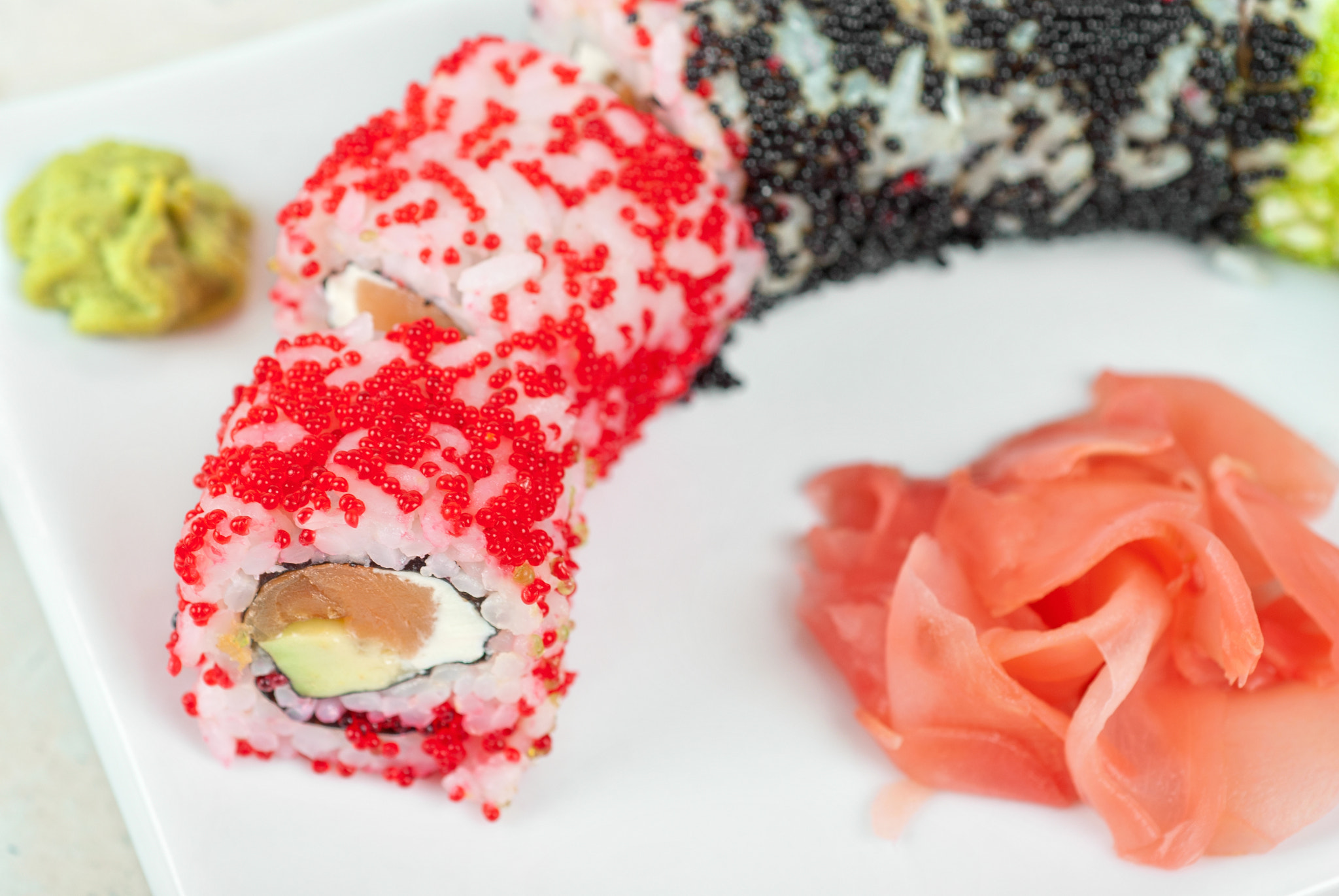 Nikon D80 + Nikon AF Micro-Nikkor 60mm F2.8D sample photo. Sushi rolls photography