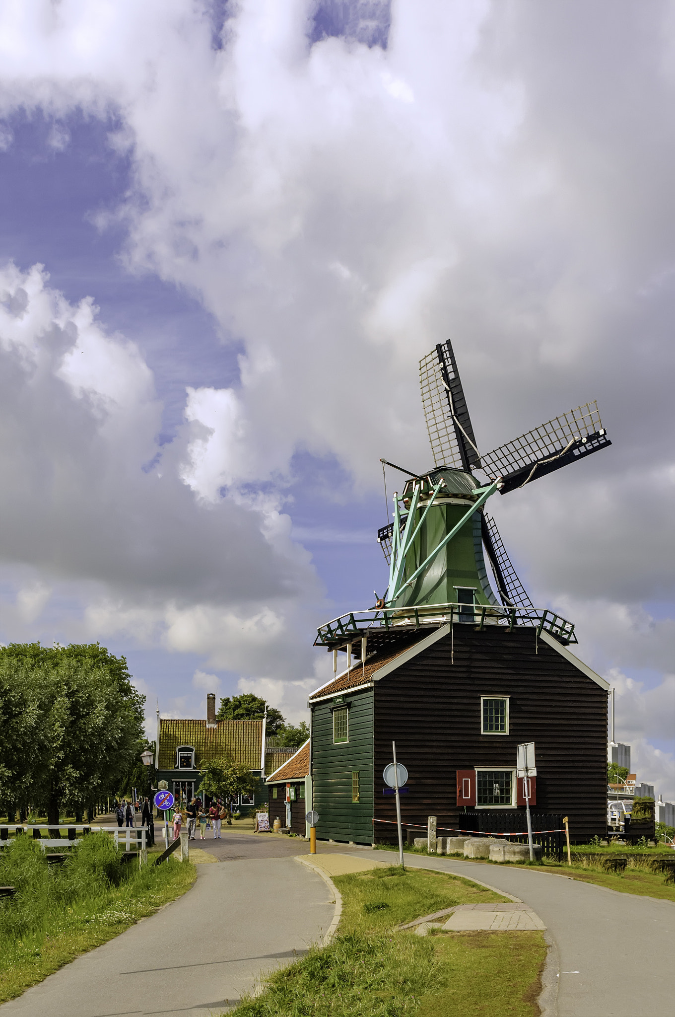 AF Zoom-Nikkor 28-105mm f/3.5-4.5D IF sample photo. Zaanse schans netherlands windmil photography