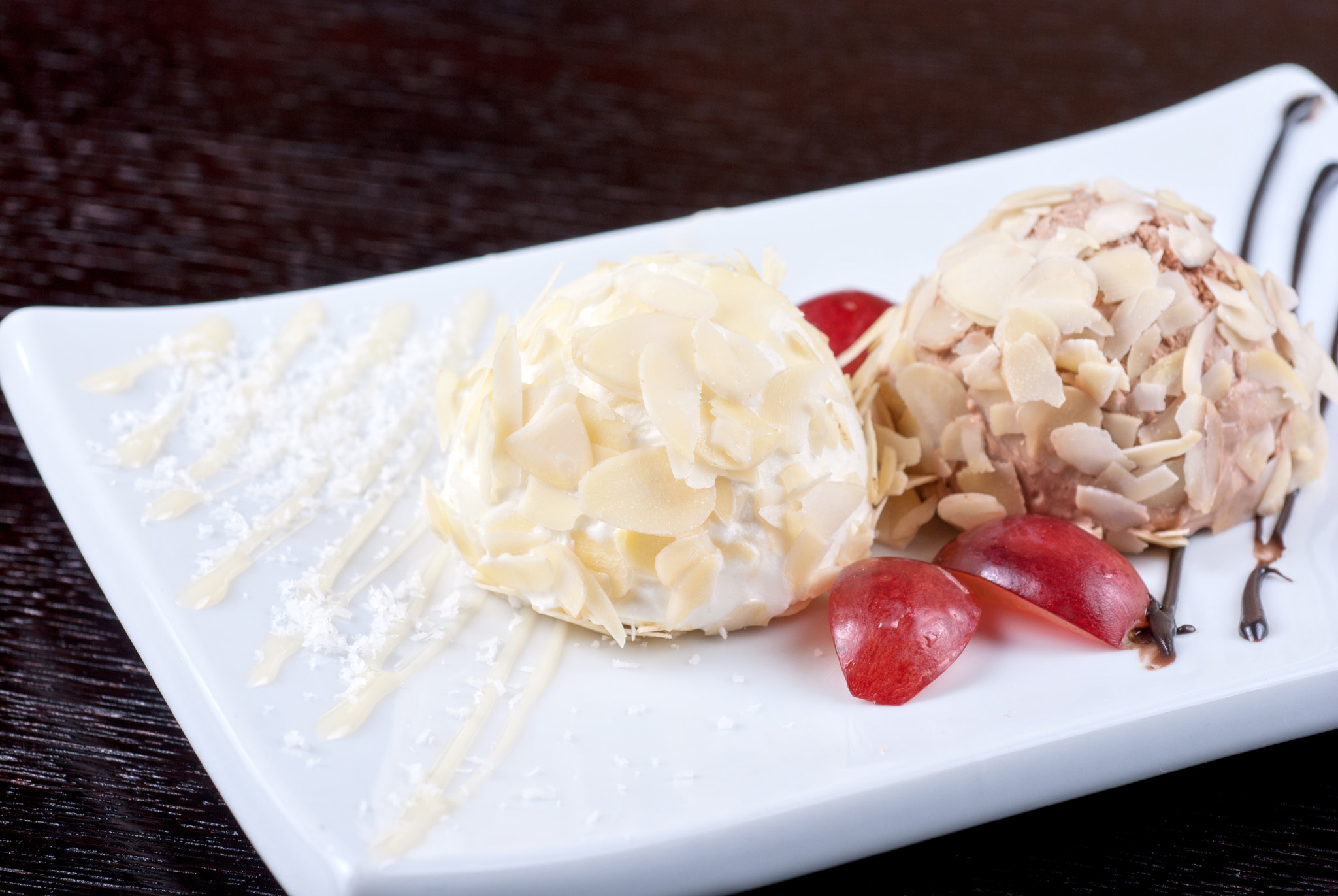 Nikon D80 + Nikon AF Micro-Nikkor 60mm F2.8D sample photo. Dessert set photography