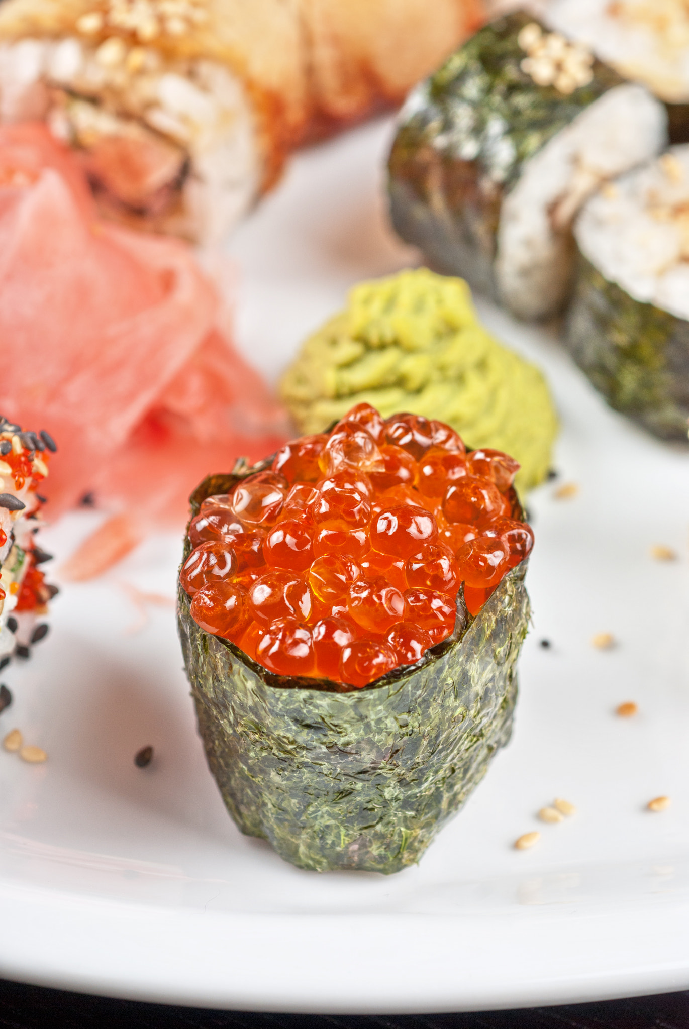 Nikon D80 + Nikon AF Micro-Nikkor 60mm F2.8D sample photo. Sushi set photography
