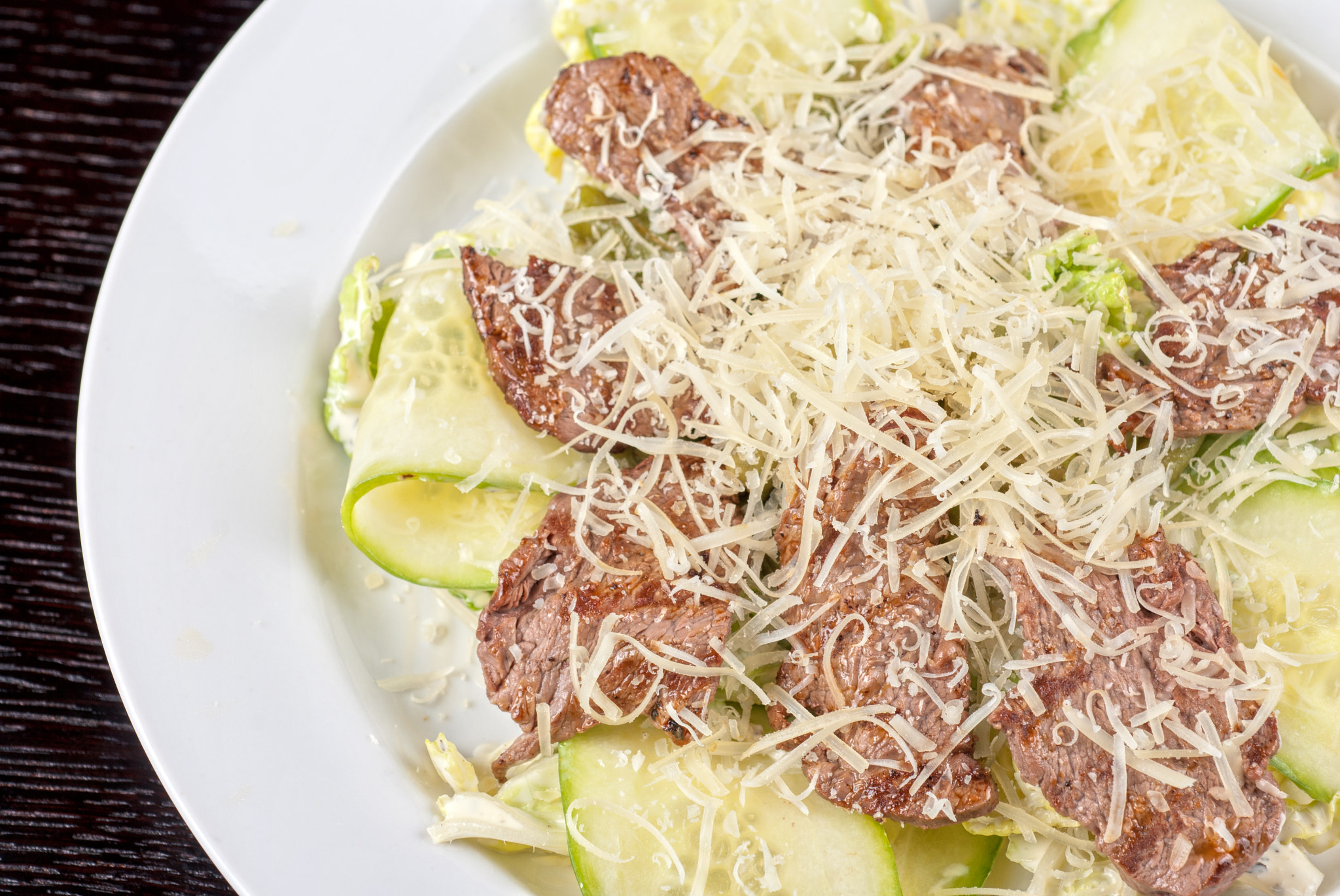 Nikon D80 + Nikon AF Micro-Nikkor 60mm F2.8D sample photo. Salad with beef photography