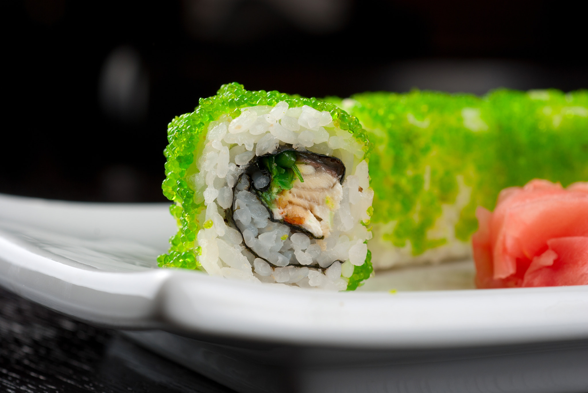 Nikon D80 + Nikon AF Micro-Nikkor 60mm F2.8D sample photo. Sushi rolls photography