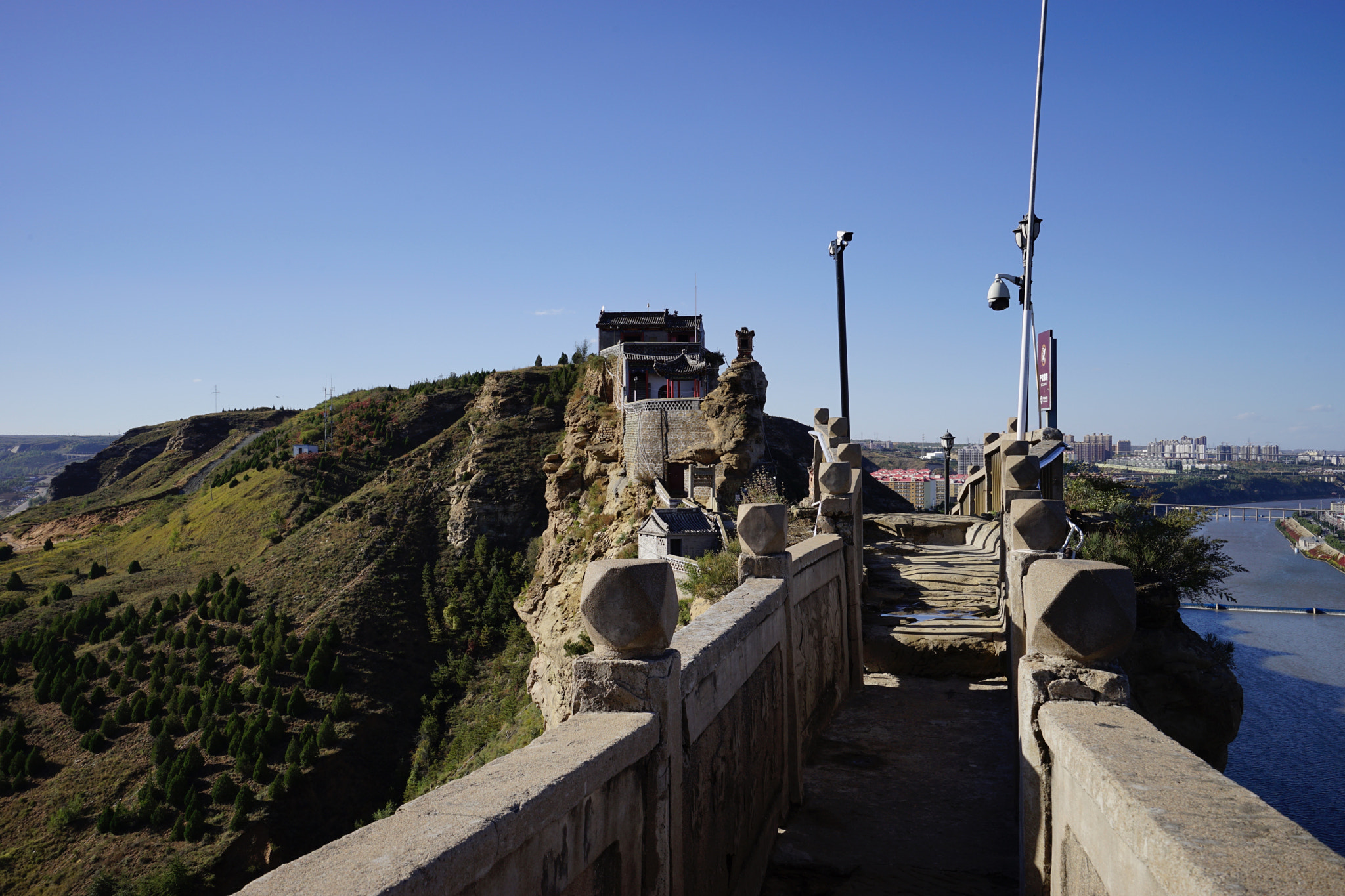 Sony a7 II + Sony Vario-Tessar T* FE 16-35mm F4 ZA OSS sample photo