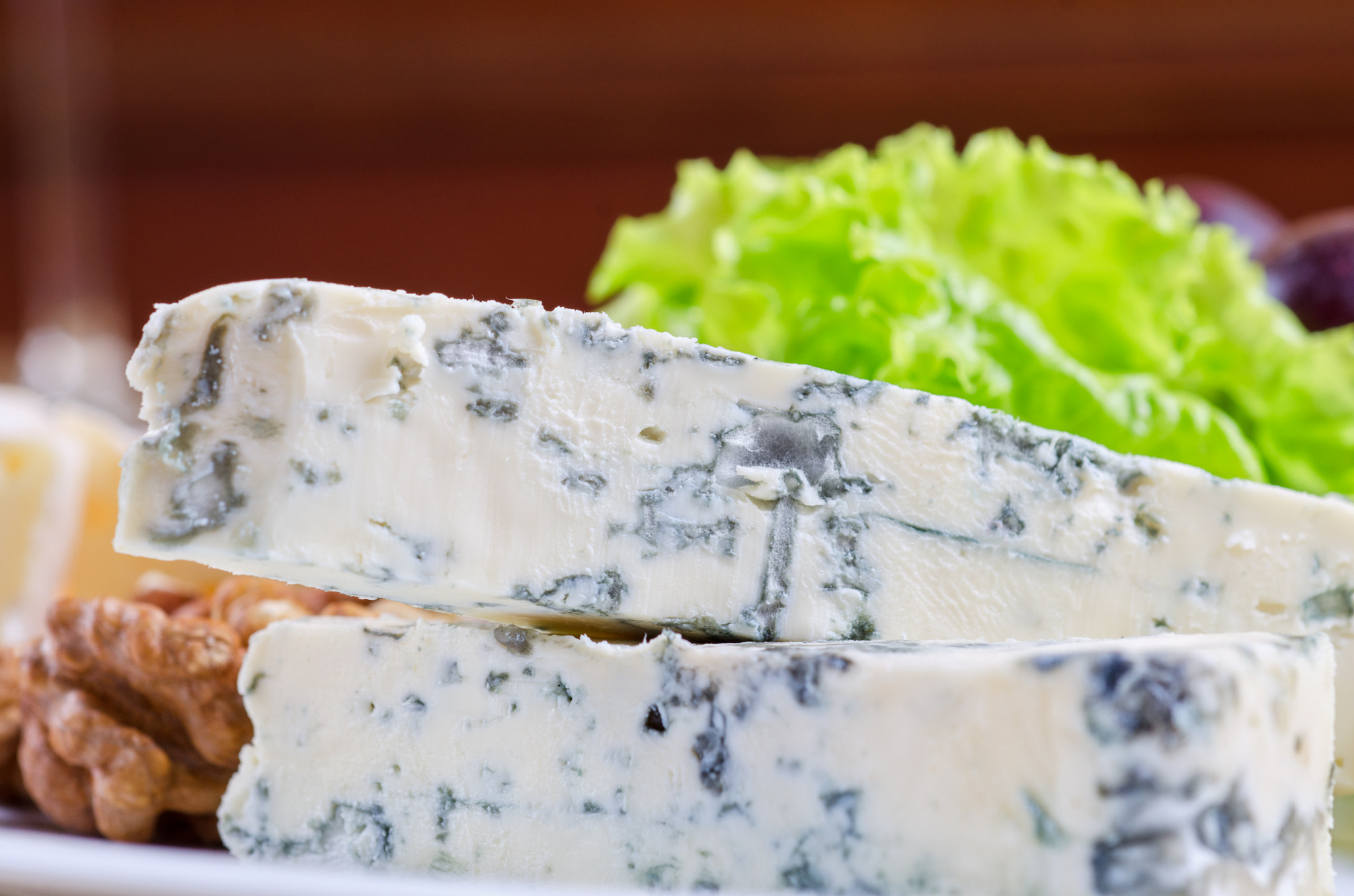 Nikon D7000 + Nikon AF Micro-Nikkor 60mm F2.8D sample photo. Blue cheese photography