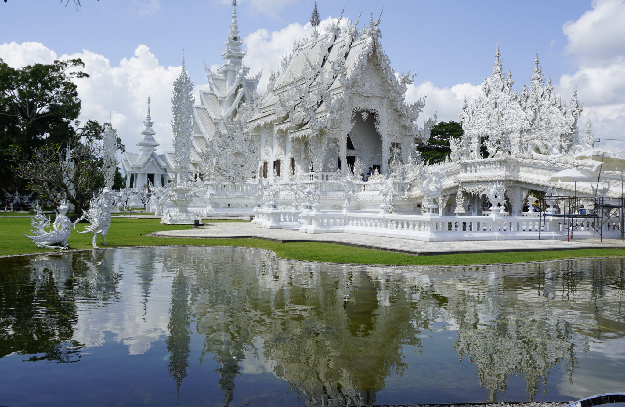 Sony PZ 300-1mm F0.0 OSS LE II sample photo. White temple in chiang rai. photography