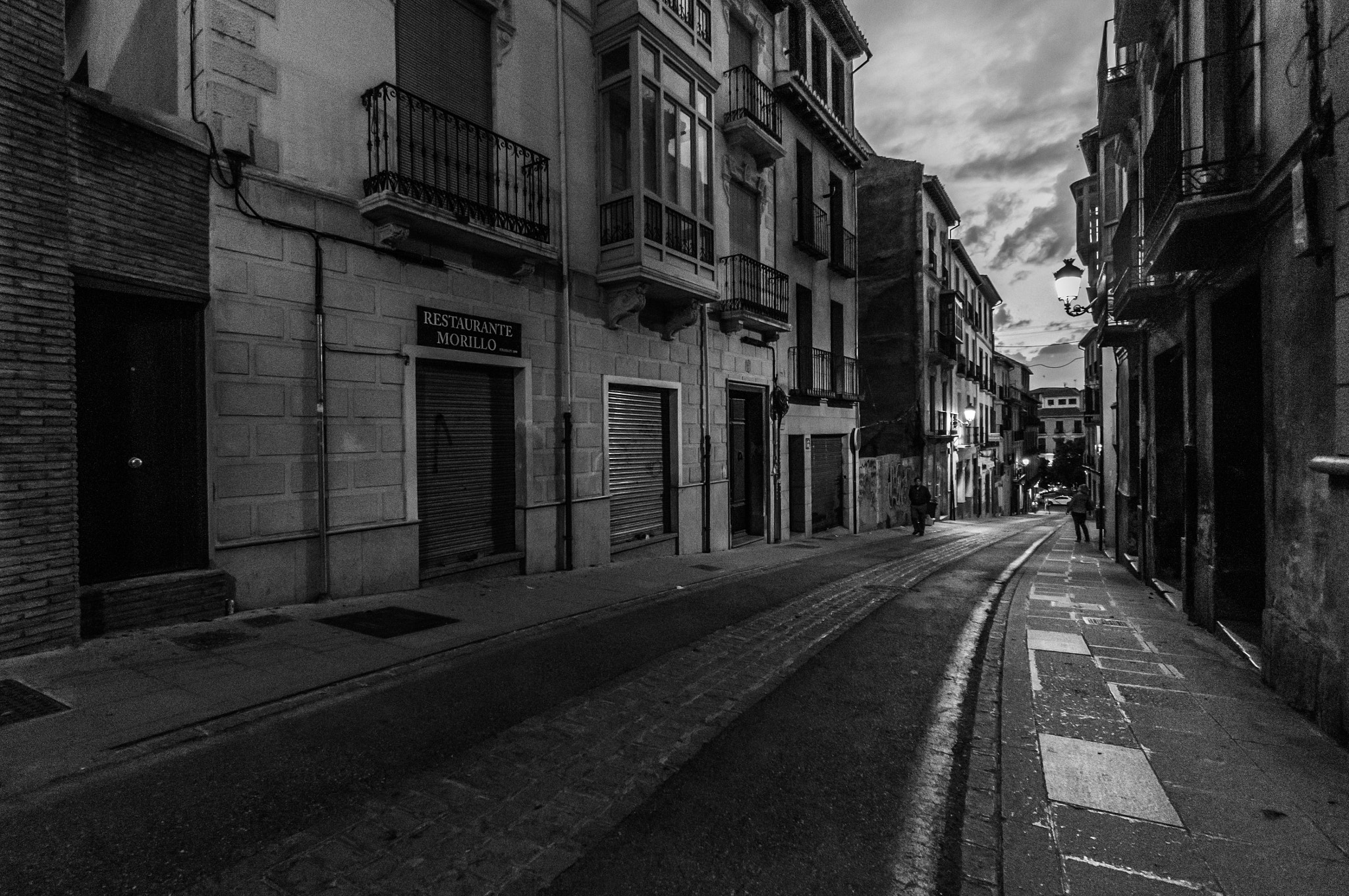 Sony Alpha NEX-5N + Sony E 10-18mm F4 OSS sample photo. Evening street. photography