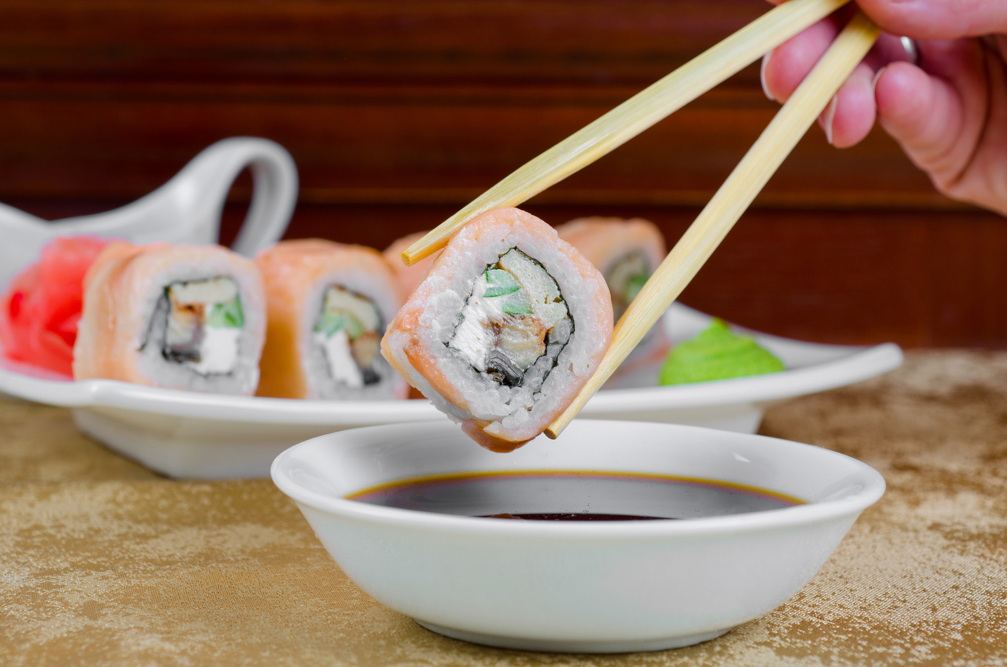 Nikon D7000 + Nikon AF Micro-Nikkor 60mm F2.8D sample photo. The sushi photography