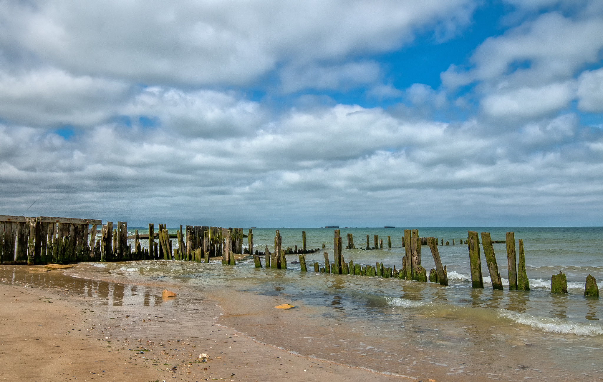 Canon EOS 70D + Canon EF 16-35mm F4L IS USM sample photo. Normandie coast photography
