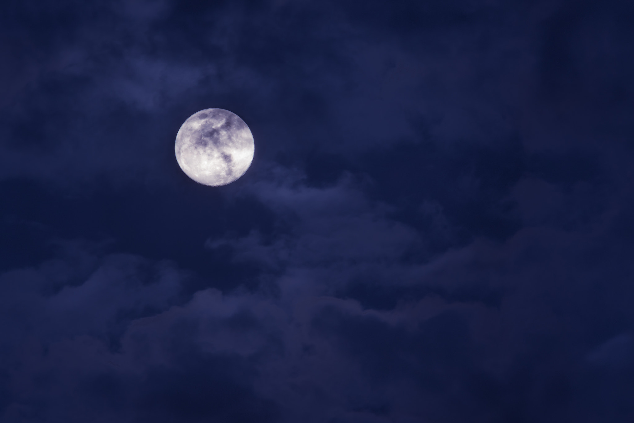 AF Nikkor 300mm f/4 IF-ED sample photo. The moon! photography