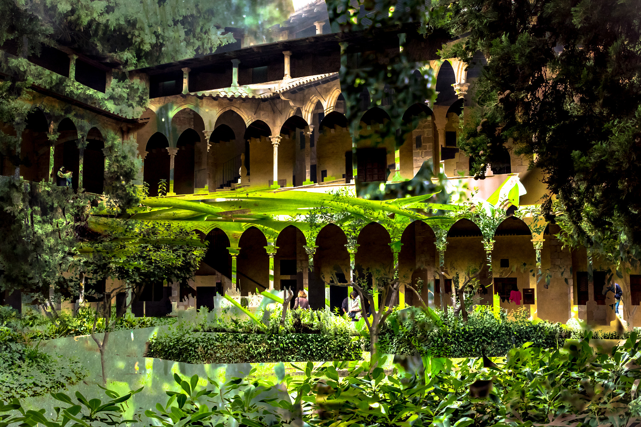 Canon EF 75-300mm F4.0-5.6 IS USM sample photo. Claustre del monestir de pedralbes photography