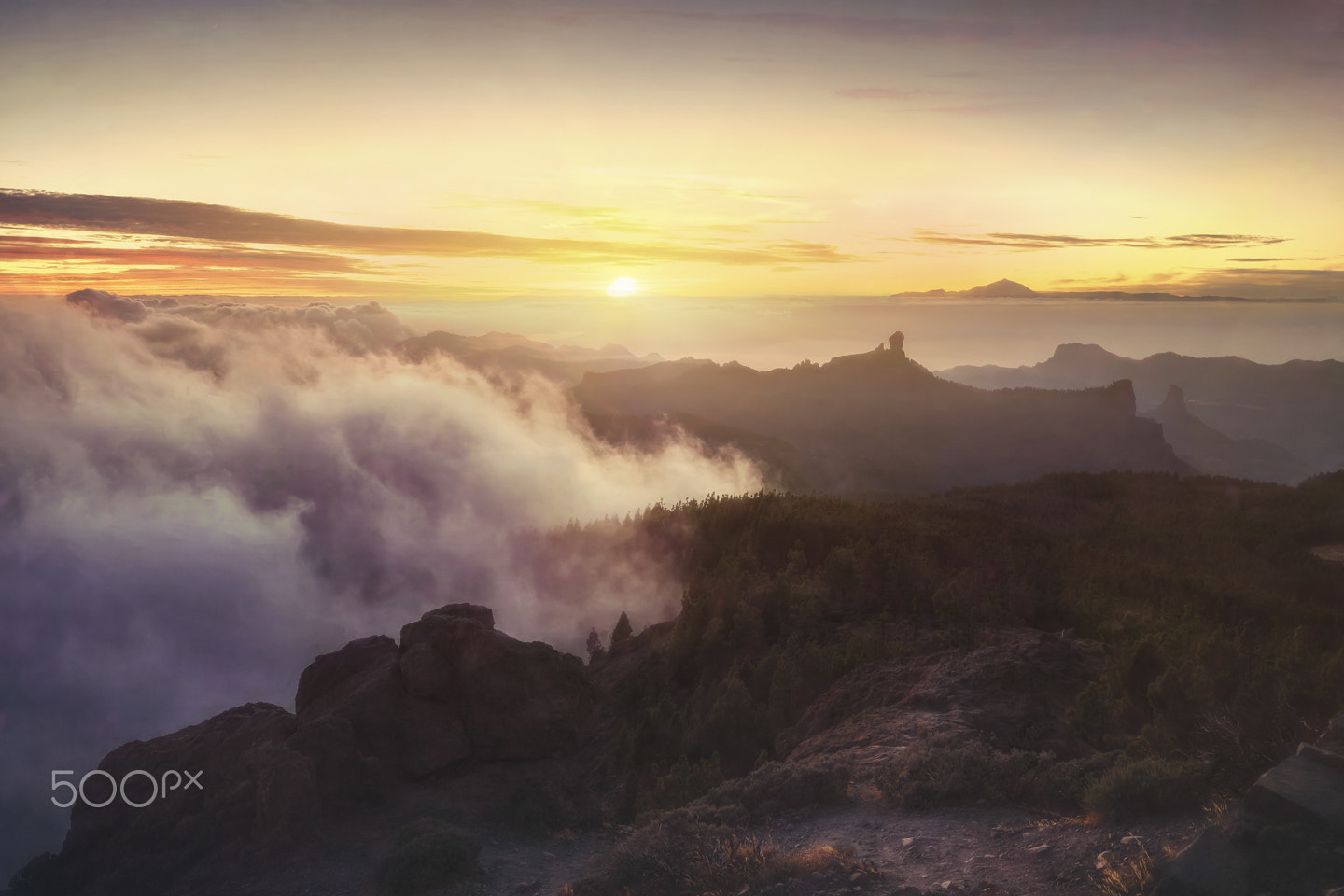Tamron 18-270mm F3.5-6.3 Di II PZD sample photo. Sunset over the clouds photography