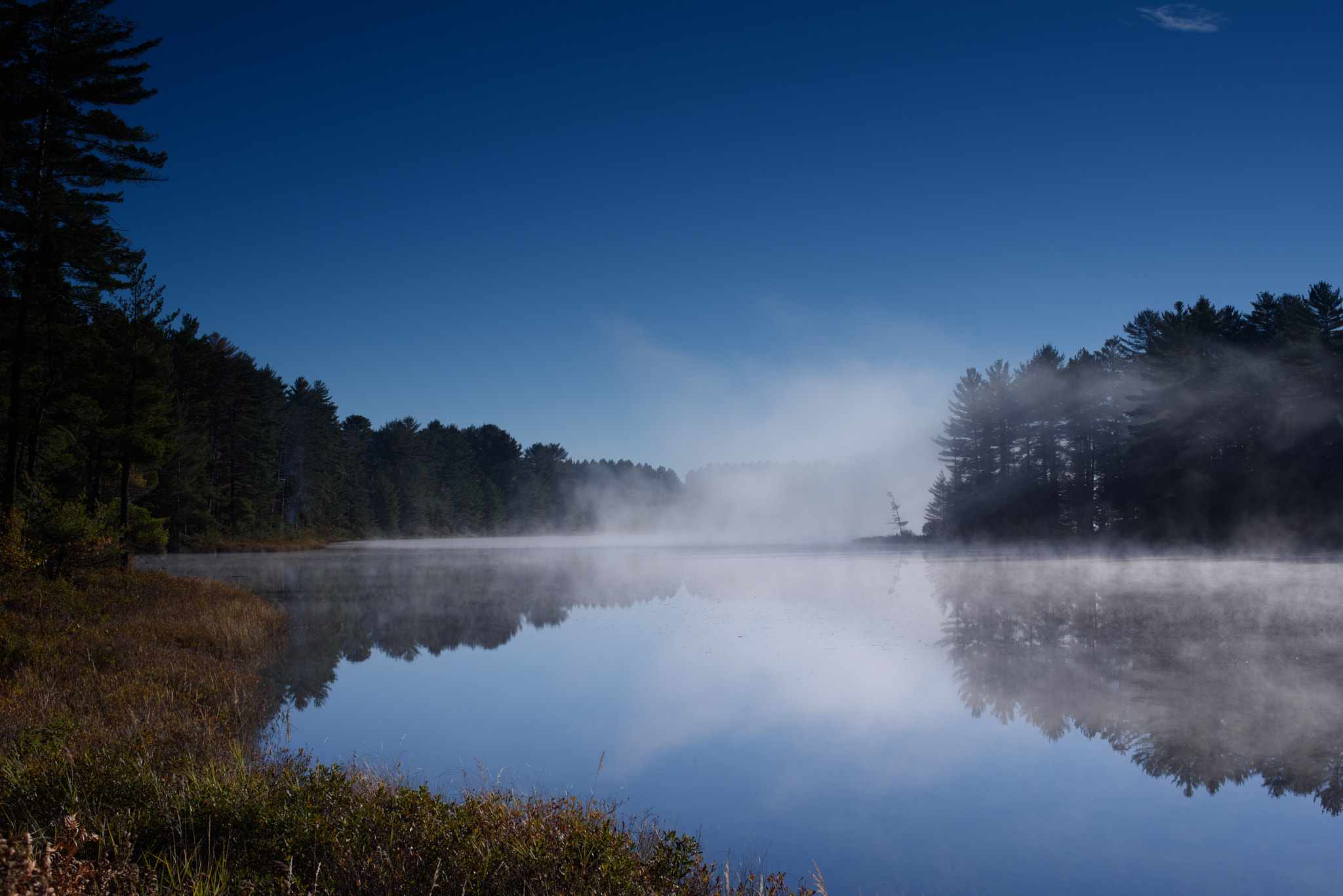 Nikon D810 + AF Zoom-Nikkor 35-70mm f/2.8D sample photo. Fog on bat lake ii photography