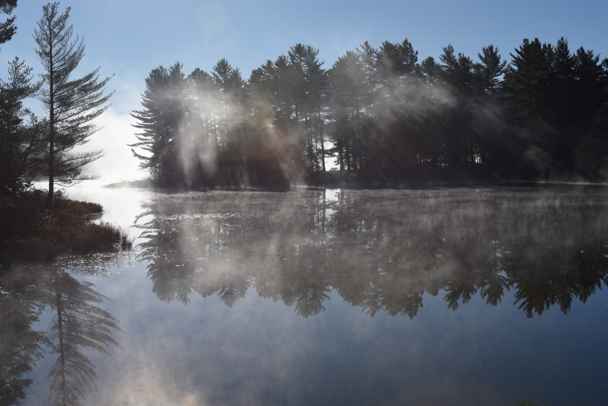 Nikon D810 + AF Zoom-Nikkor 35-70mm f/2.8D sample photo. Fog on bat lake photography