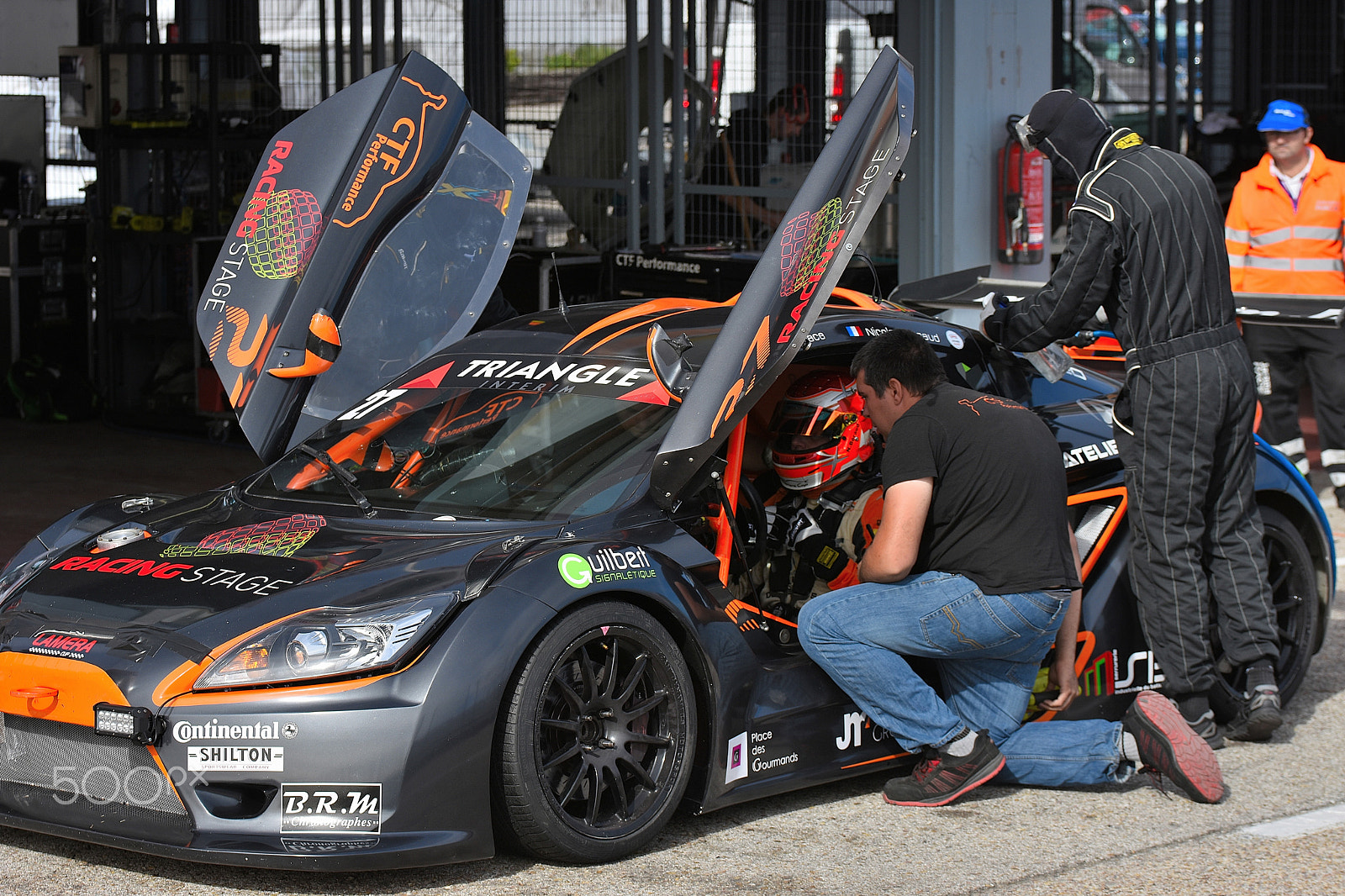 Tamron SP 70-200mm F2.8 Di VC USD sample photo. Pit stop. lamera cup photography
