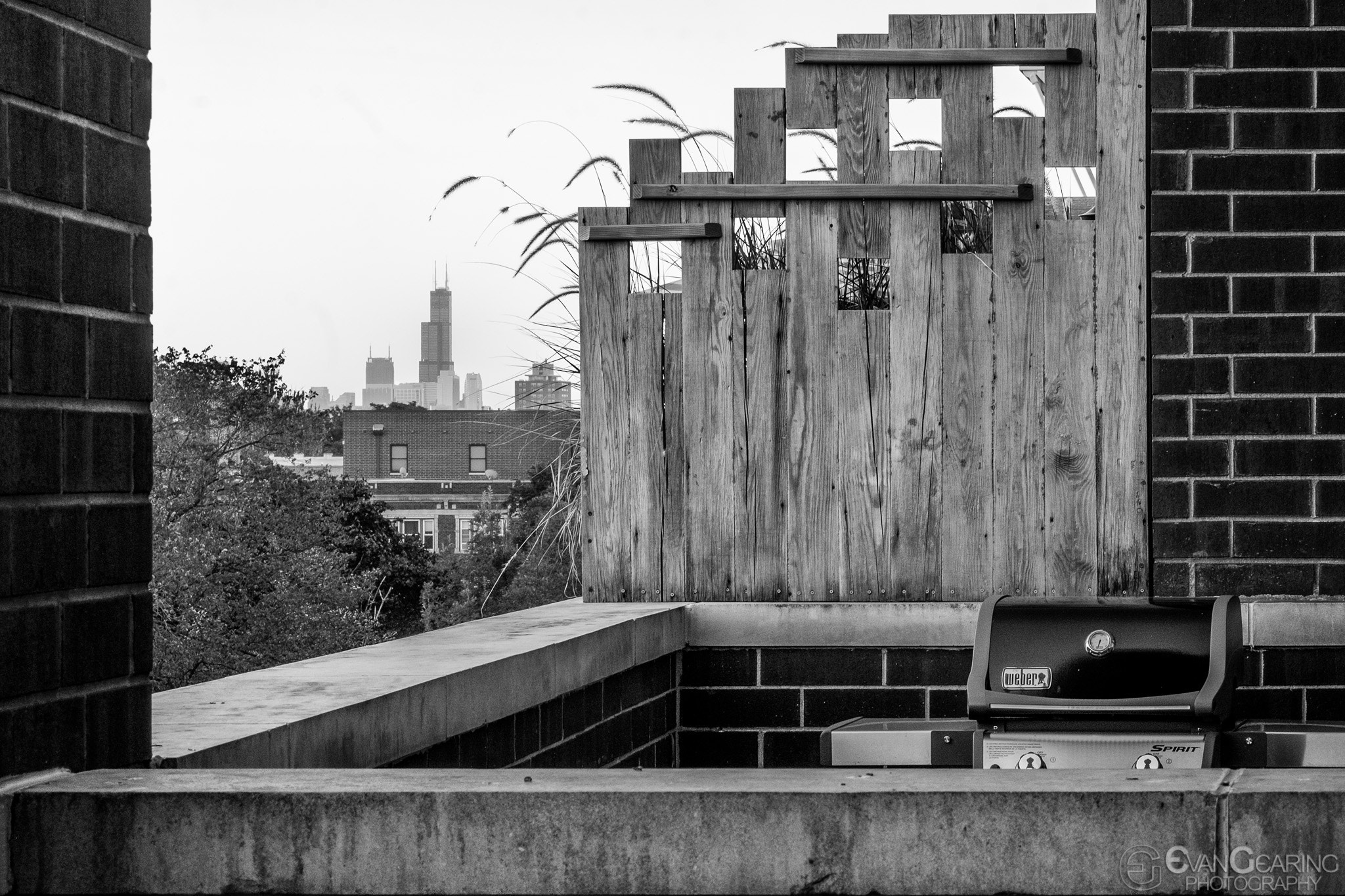 Fujifilm X-T1 + Fujifilm XC 50-230mm F4.5-6.7 OIS sample photo. Sears tower and grill photography