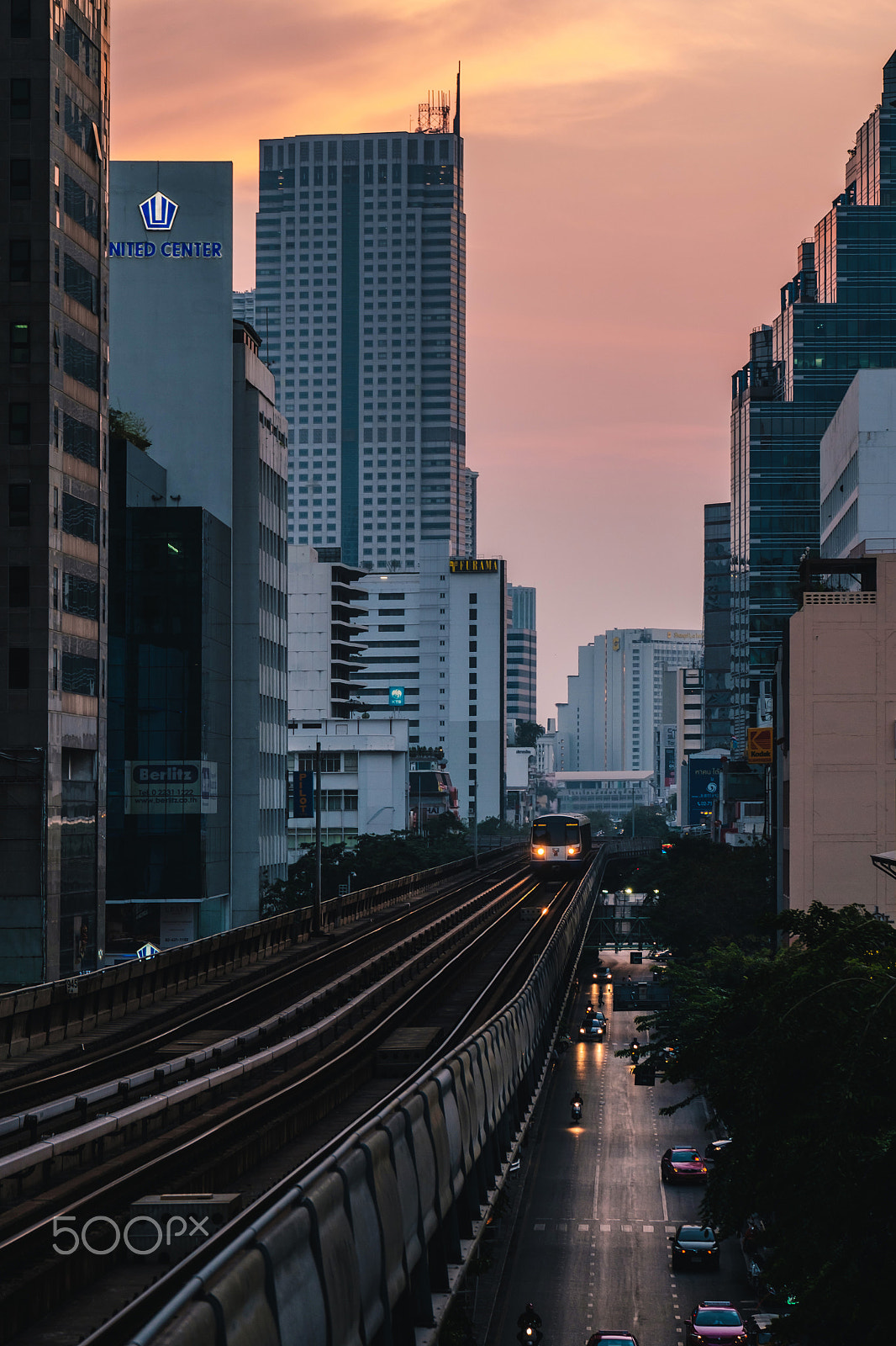 Fujifilm X-Pro2 + Fujifilm XC 50-230mm F4.5-6.7 OIS II sample photo. Silom photography