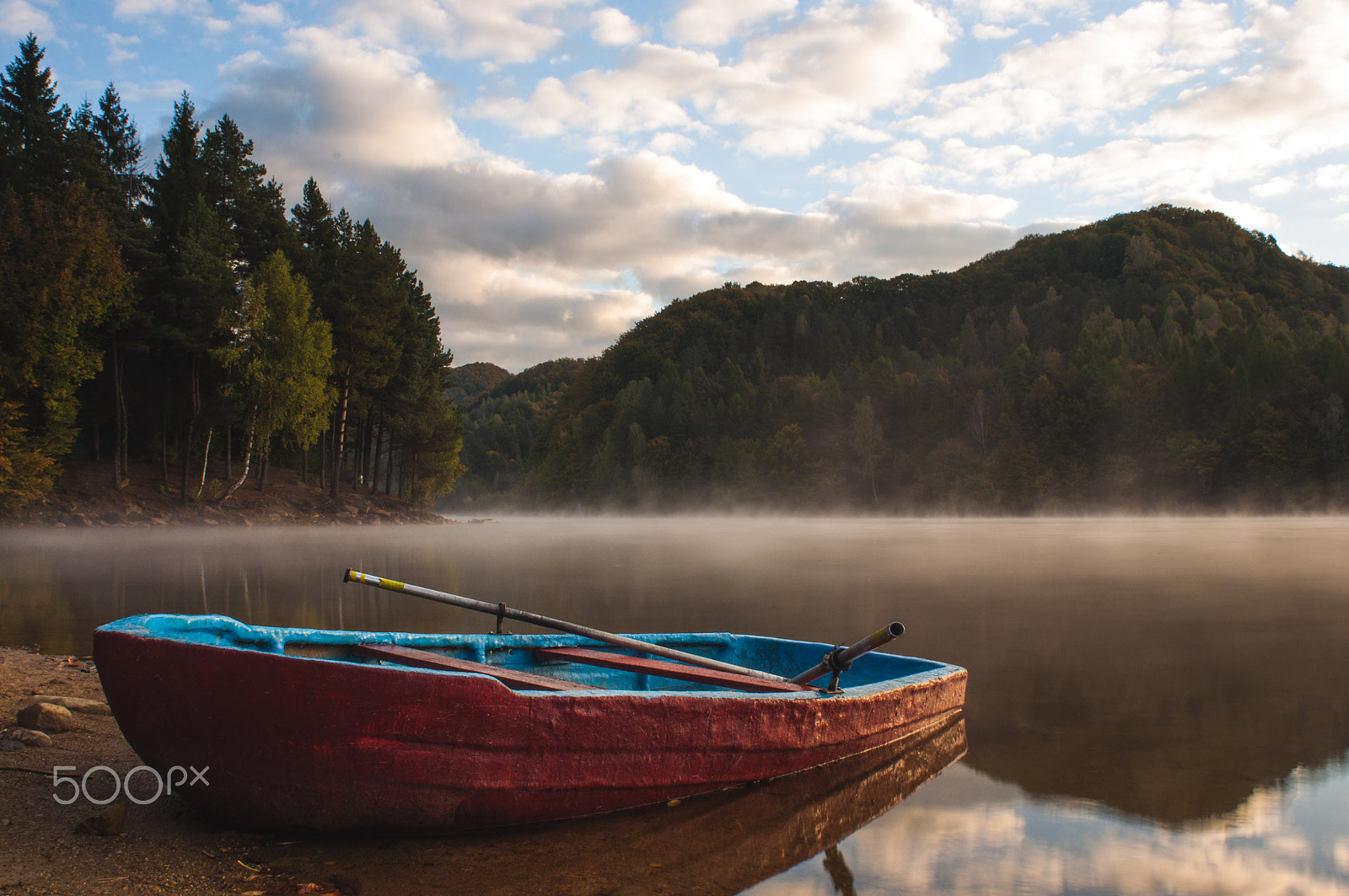 Nikon D90 + Nikon AF Nikkor 20mm F2.8D sample photo. The boat photography