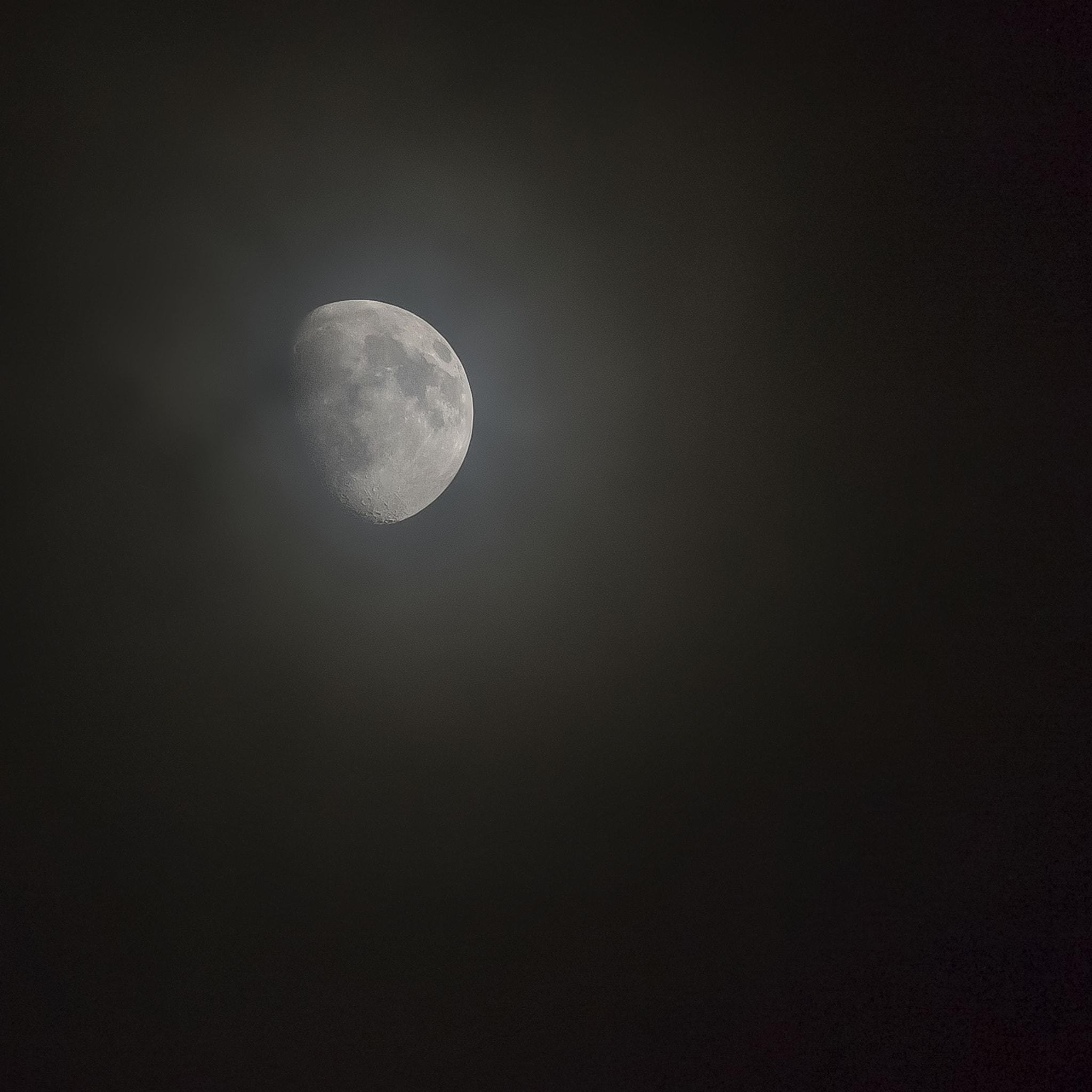 AF-S Nikkor 300mm f/2.8D IF-ED II sample photo. Moon and mist photography