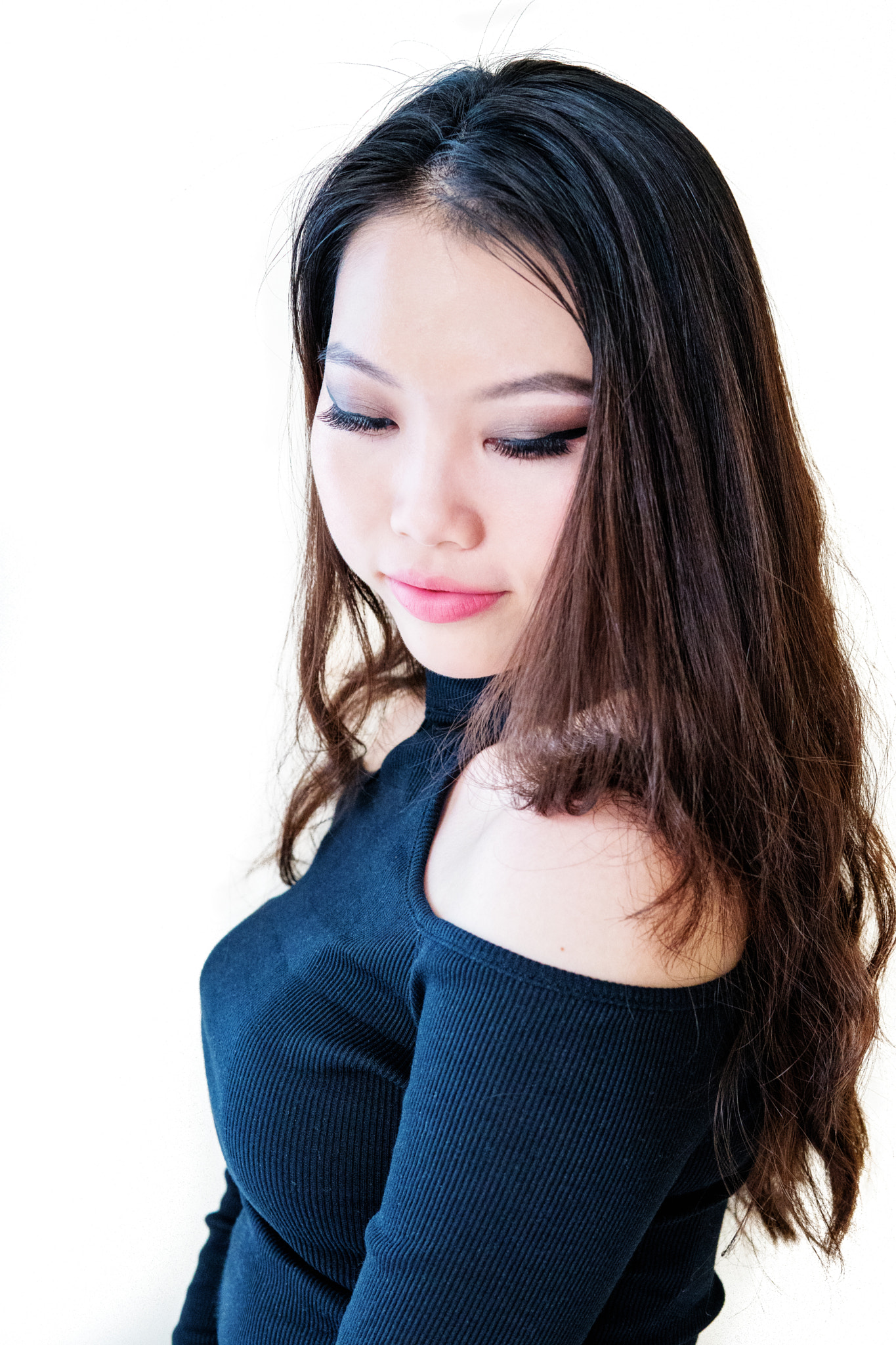 Sony a6300 + 30mm F1.4 DC DN | Contemporary 016 sample photo. Halfbody2 photography