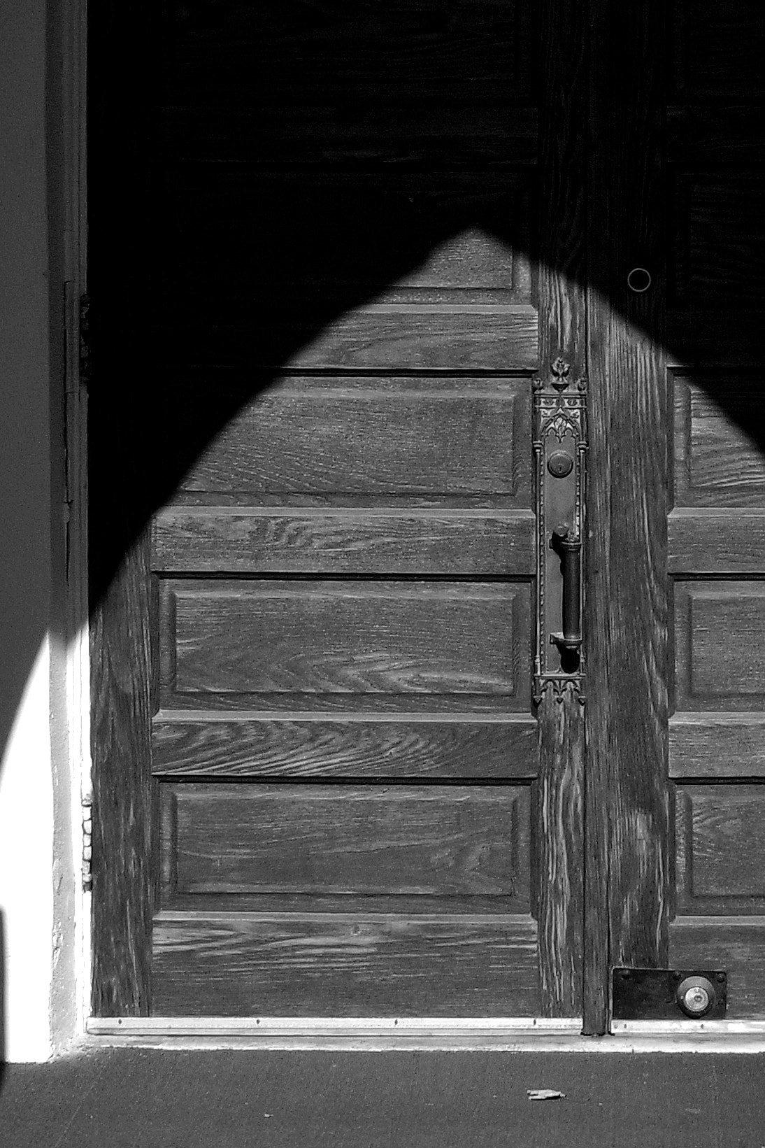 Pentax K-S2 sample photo. The shadow of the arch photography