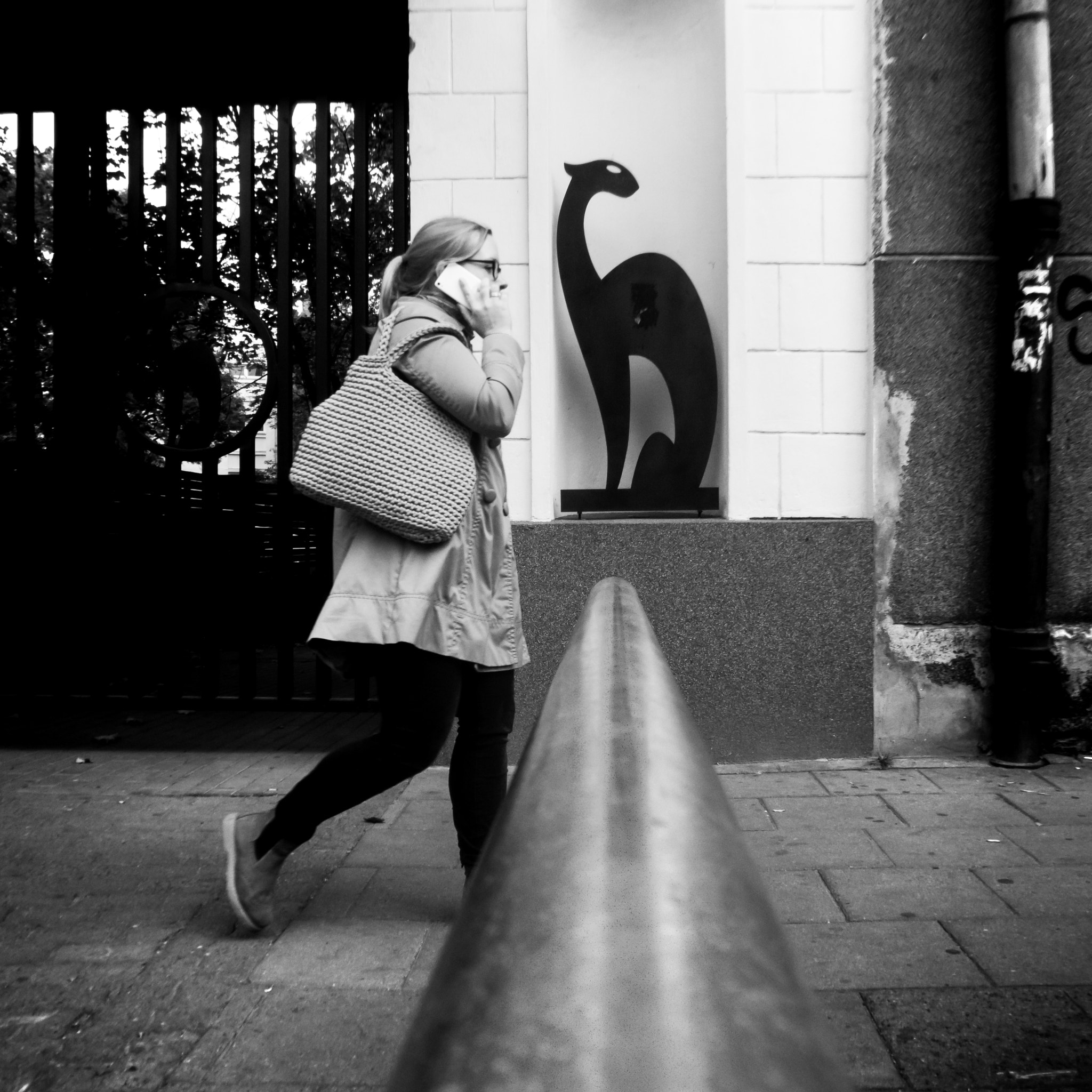 Olympus Stylus XZ-10 sample photo. Woman &  cat photography