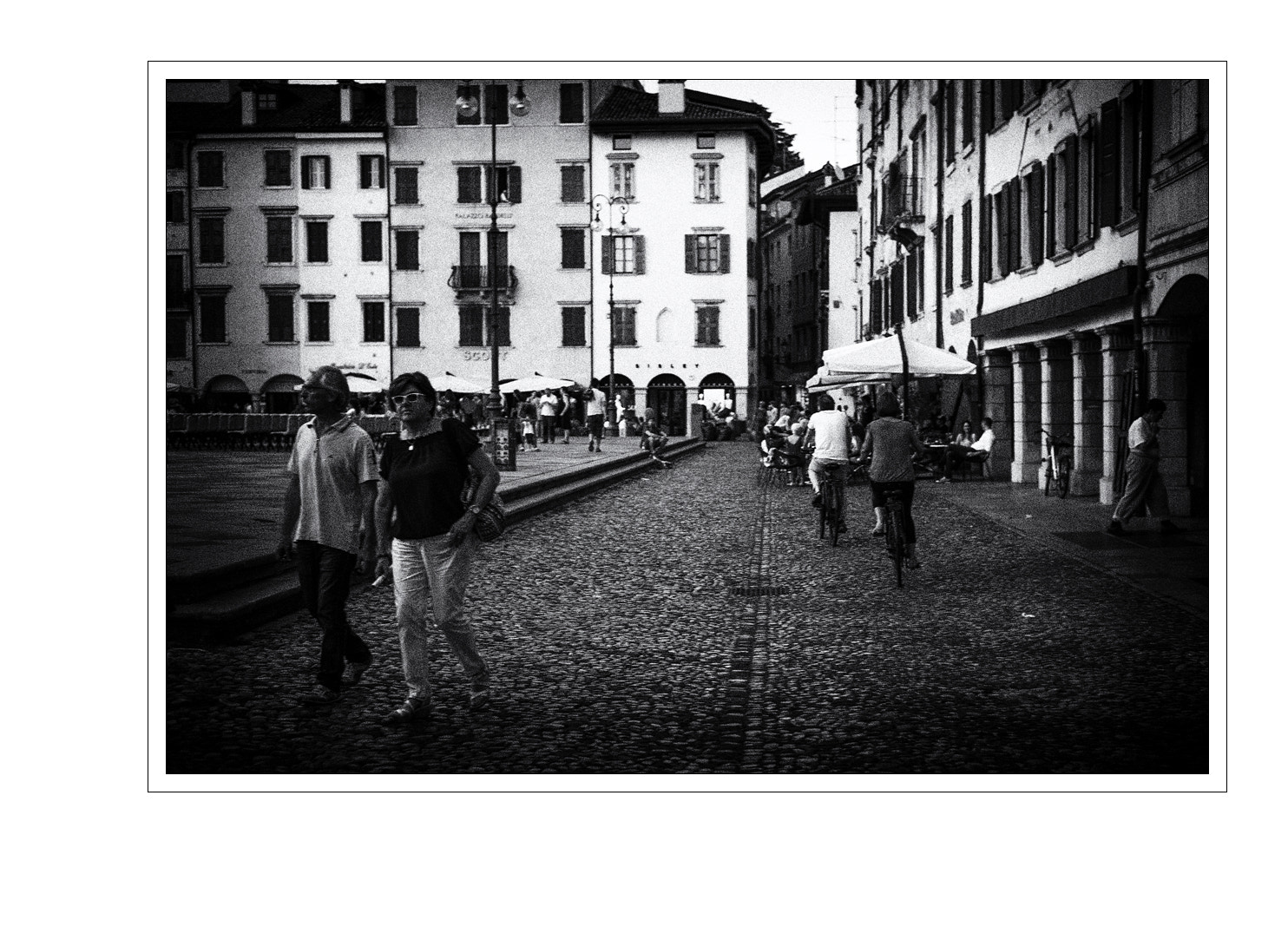 Nikon D4S + Nikon AF-S Nikkor 50mm F1.8G sample photo. Udine street photography