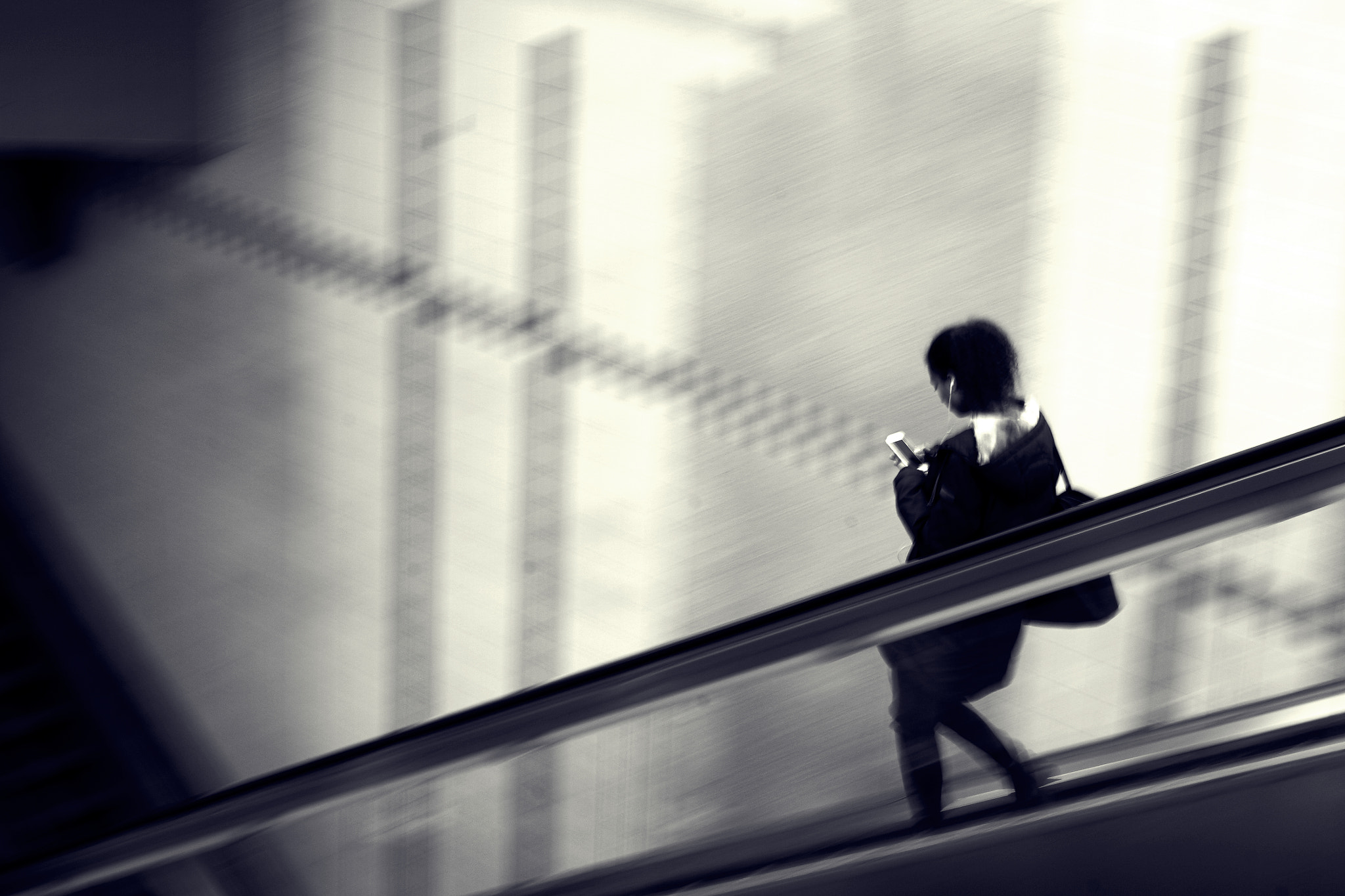 Sony ILCA-77M2 + Sony DT 50mm F1.8 SAM sample photo. People moving in the city photography