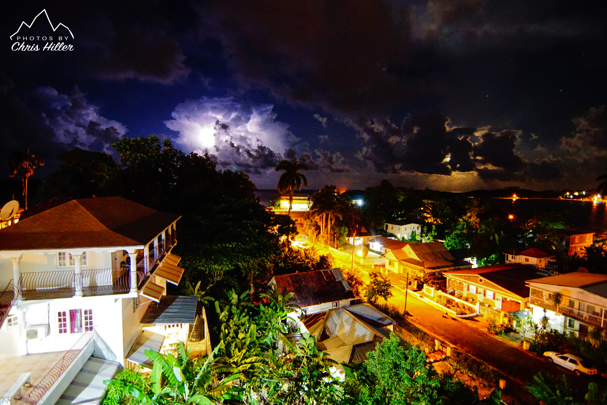 Sony ILCA-77M2 + 20mm F2.8 sample photo. Lightning vs moon photography