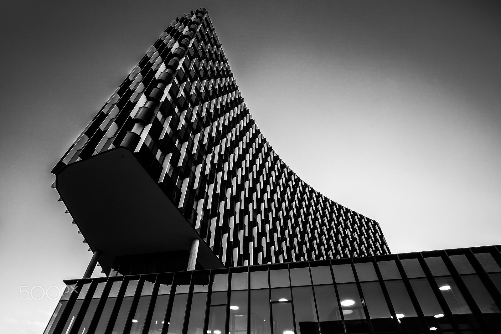 Sony a7 II + Voigtlander SUPER WIDE-HELIAR 15mm F4.5 III sample photo. Modern architecture photography