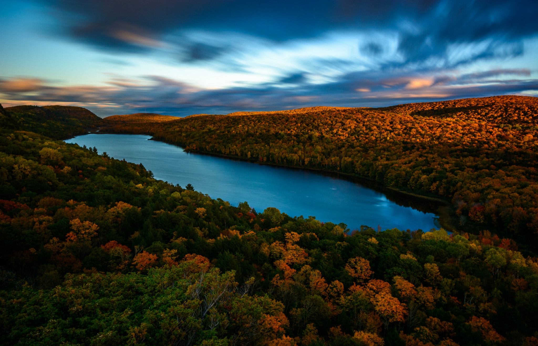 Nikon AF-S Nikkor 16-35mm F4G ED VR sample photo. Lake of clouds photography