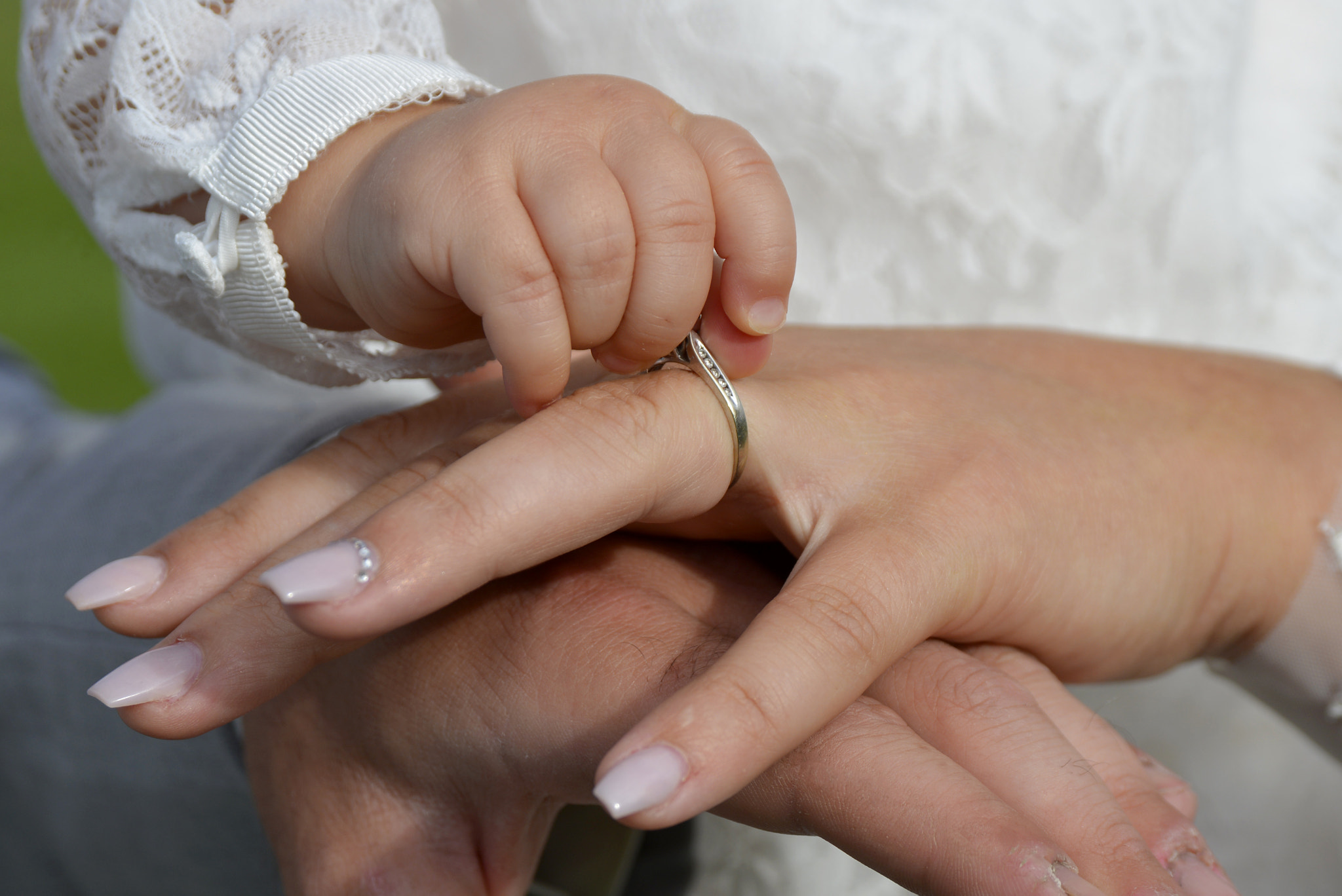 Nikon D600 + AF Zoom-Nikkor 28-105mm f/3.5-4.5D IF sample photo. The three musketeers... mother, father and daughter's hands photography