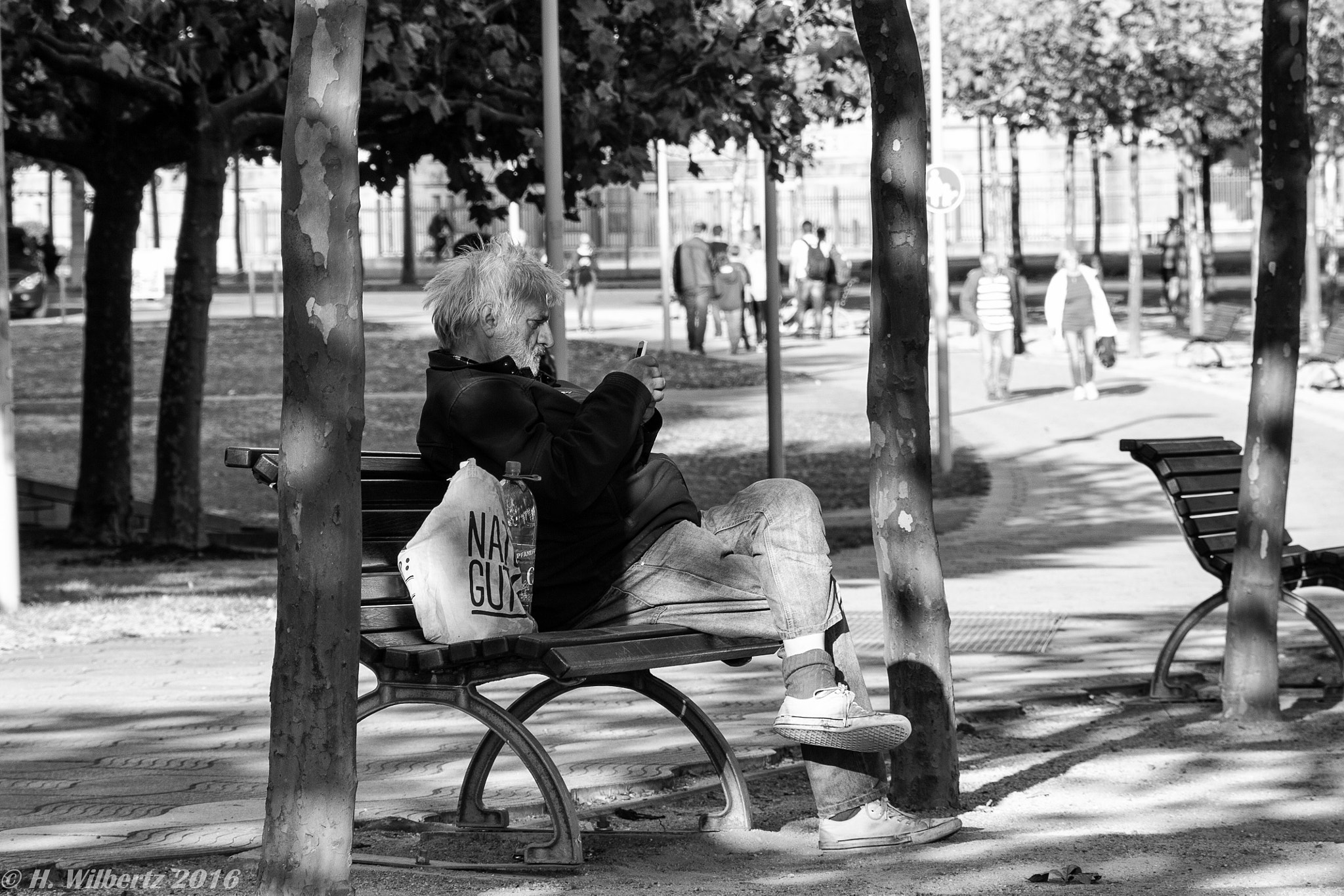 Sigma 18-125mm F3.8-5.6 DC OS HSM sample photo. A man with technology photography