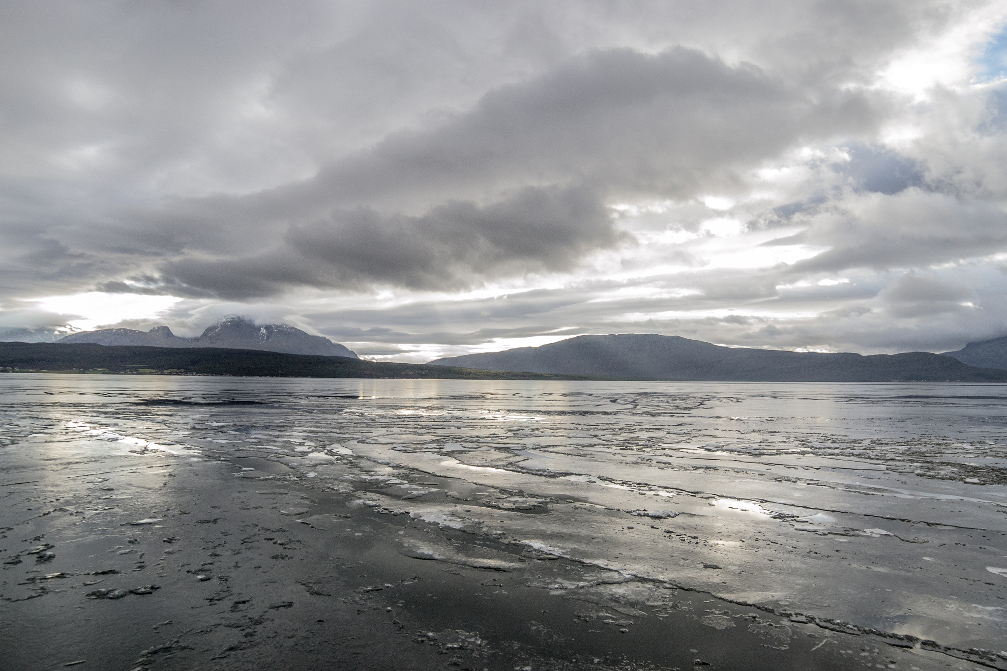 Samyang 14mm F2.8 ED AS IF UMC sample photo. Ice photography