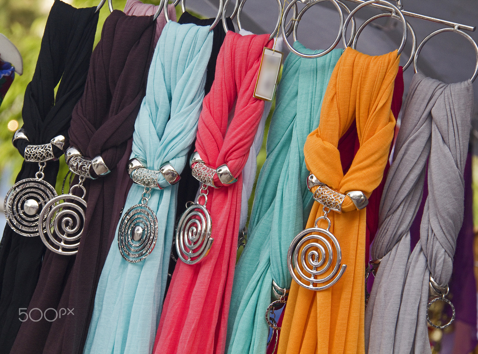 Canon EOS 550D (EOS Rebel T2i / EOS Kiss X4) sample photo. Colorful scarfs on the market photography