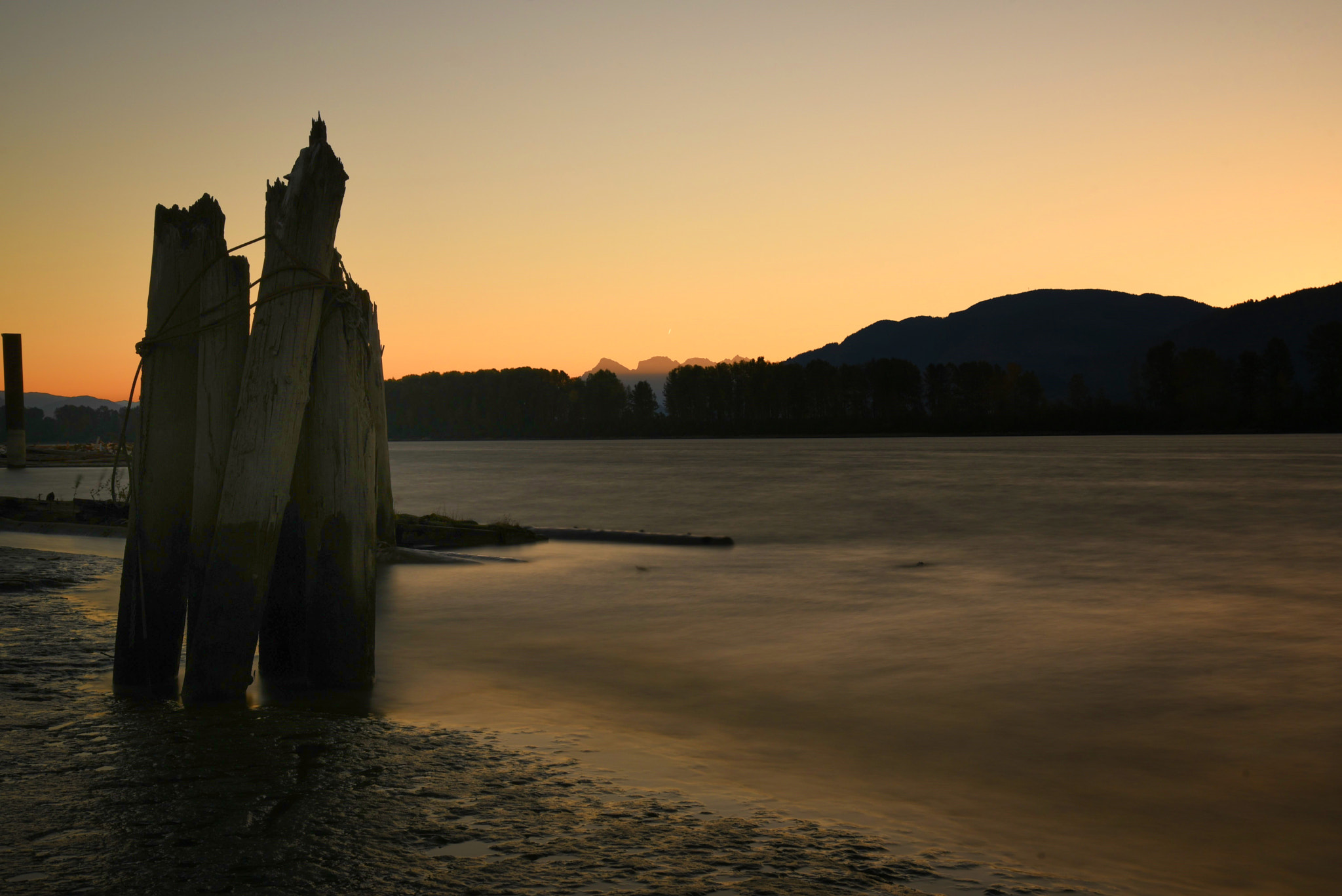 Nikon PC-E Nikkor 24mm F3.5D ED Tilt-Shift sample photo. River sunrise photography