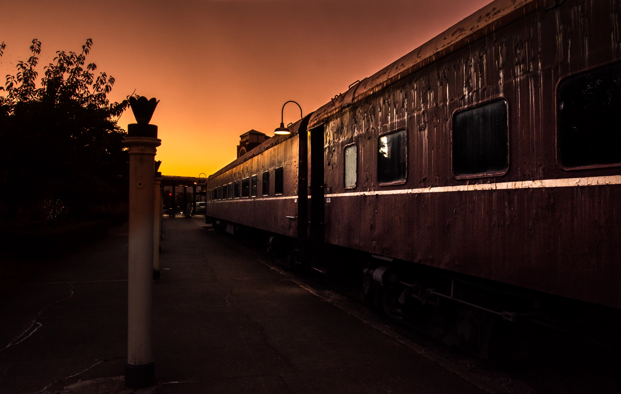 Nikon D7100 + Sigma 17-35mm F2.8-4 EX Aspherical sample photo. Chattanooga choo choo at sunset photography