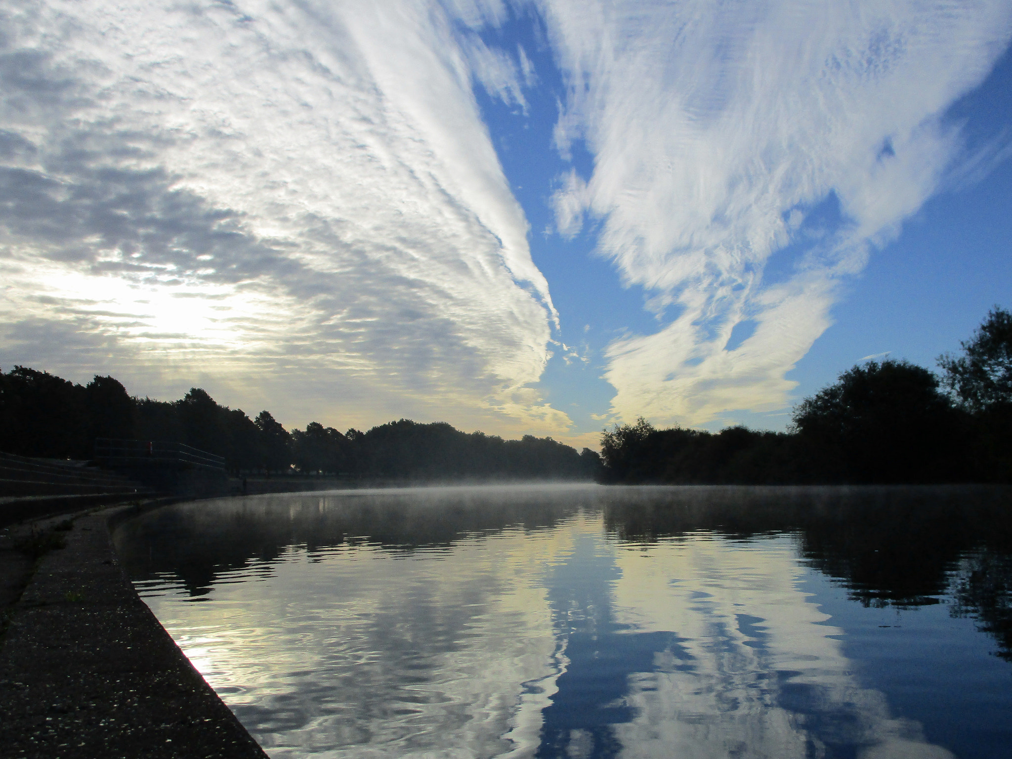 Canon PowerShot ELPH 190 IS (IXUS 180 / IXY 190) sample photo. Mist on the trent photography