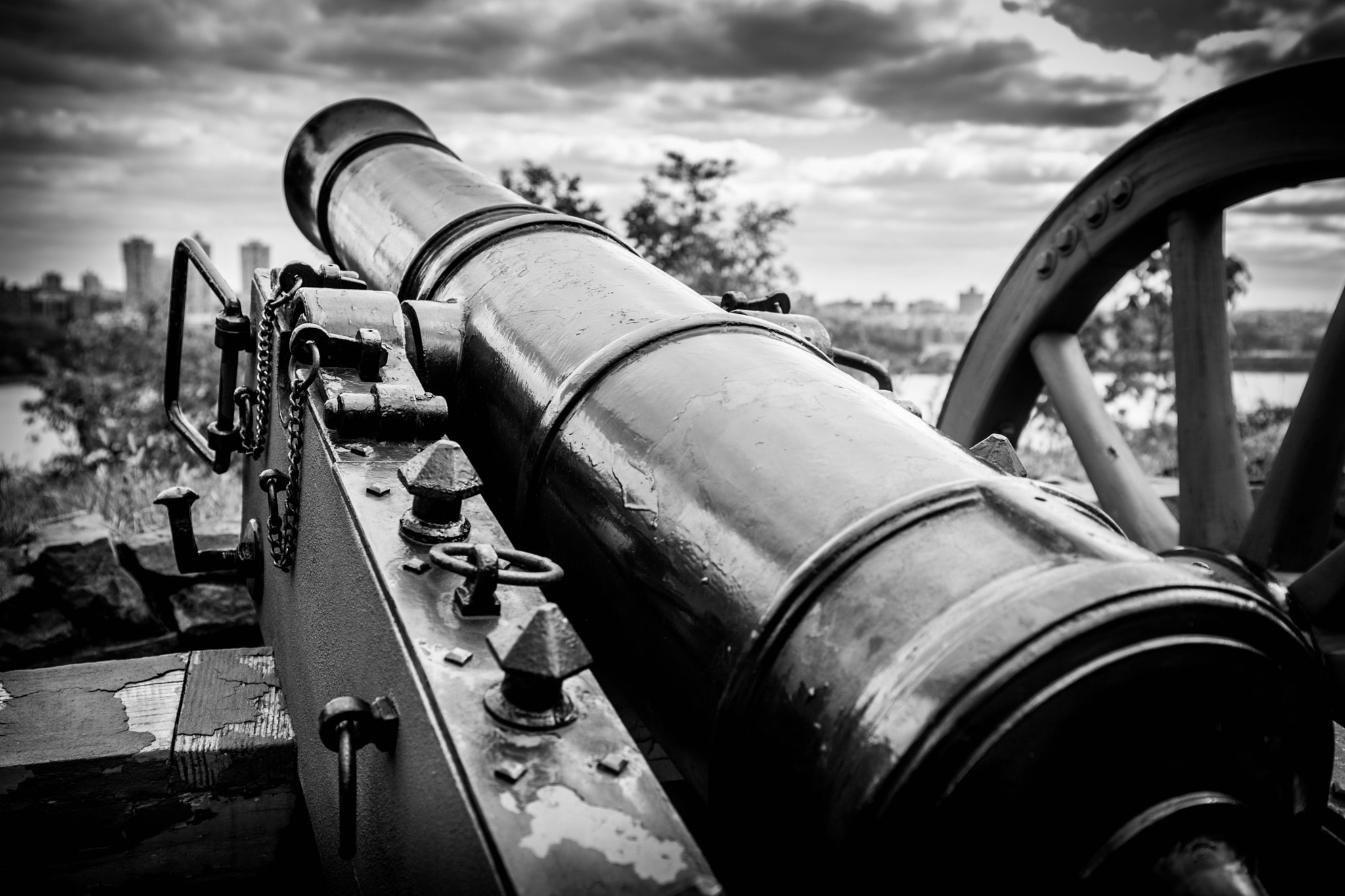Sigma 24-70mm F2.8 EX DG HSM sample photo. War machine  photography