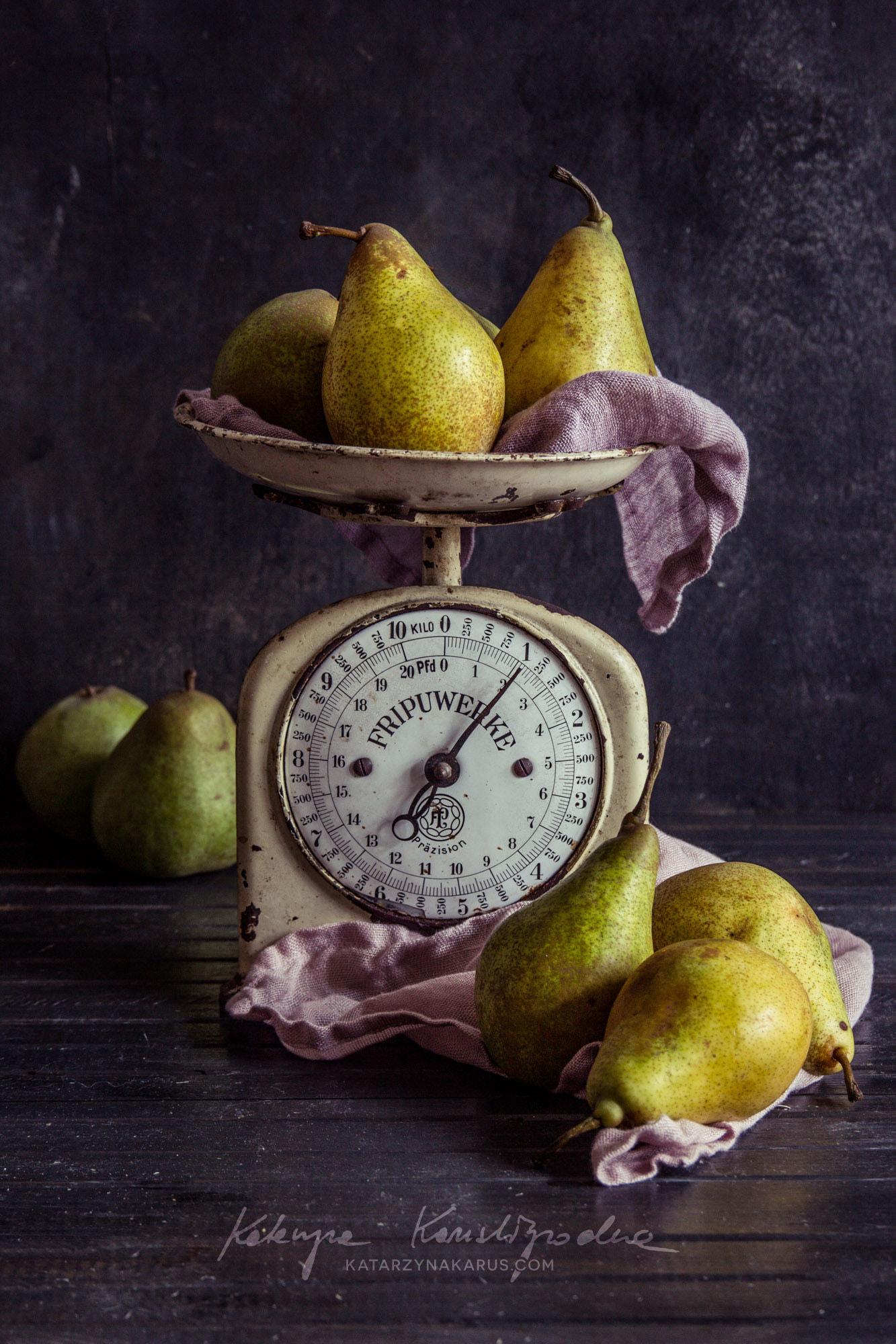 Canon EOS 60D + Sigma 18-50mm f/2.8 Macro sample photo. Autumn fruits - pears photography