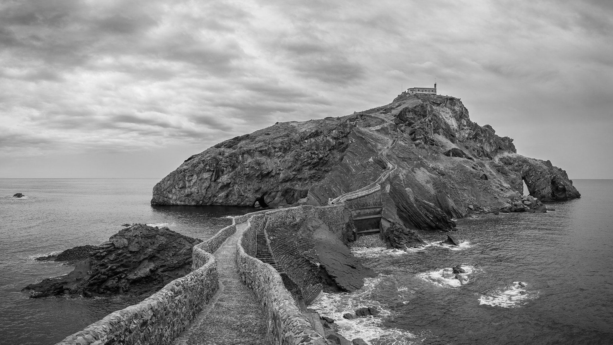 Nikon D4 sample photo. San juan de gaztelugatxe b&n photography