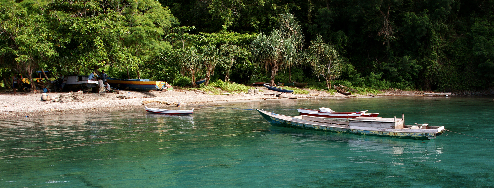 Sony Alpha DSLR-A350 + Sigma DC 18-125mm F4-5,6 D sample photo. Lonthoir in pulau pesang, banda islands/ indonesia photography