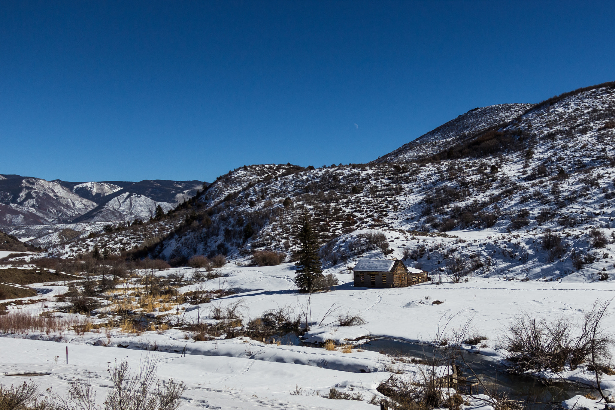 Canon EOS 600D (Rebel EOS T3i / EOS Kiss X5) + Canon EF 17-40mm F4L USM sample photo. Winter in aspen, co photography
