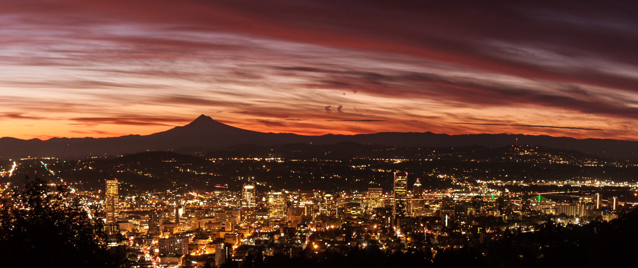 Canon EOS 500D (EOS Rebel T1i / EOS Kiss X3) sample photo. First light over portland oregon photography