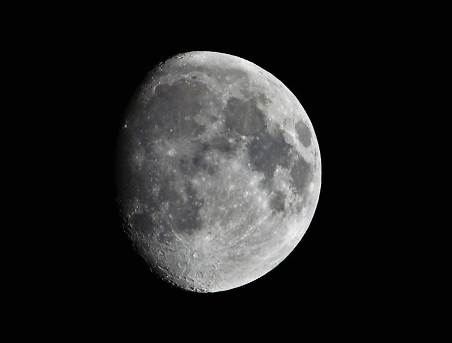 Nikon AF-S Nikkor 70-200mm F2.8G ED VR II sample photo. Waxing gibbous photography